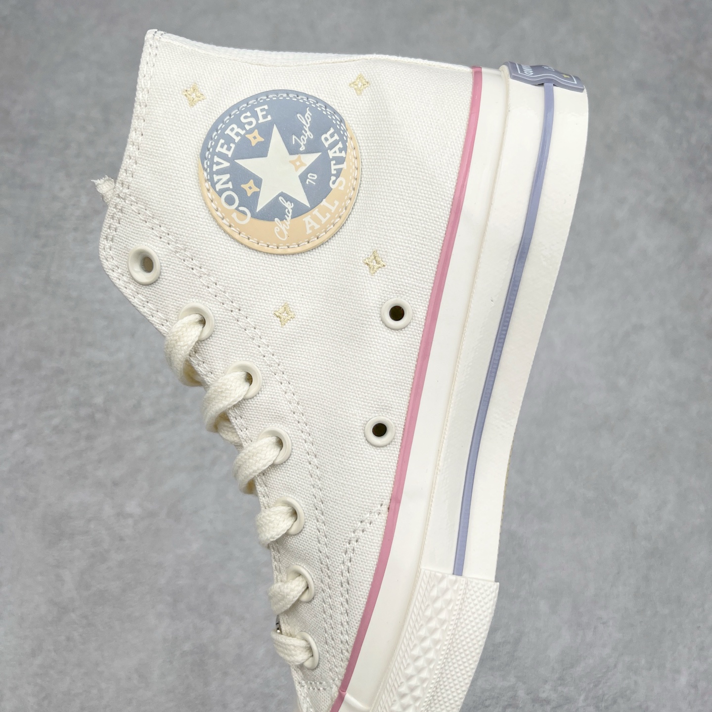图片[7]-Converse Chuck 1970s SEASONAL 日月星辰 经典的1970s鞋型，米白色鞋面搭配日月星辰图案刺绣，粉紫配色符合夏日清爽搭配，将简约与潮流完美融合。 货号：A15750C 低帮 货号：A15749C 高帮 尺码：35-44（36.5 37.5 39.5 41.5 42.5）-选品中心