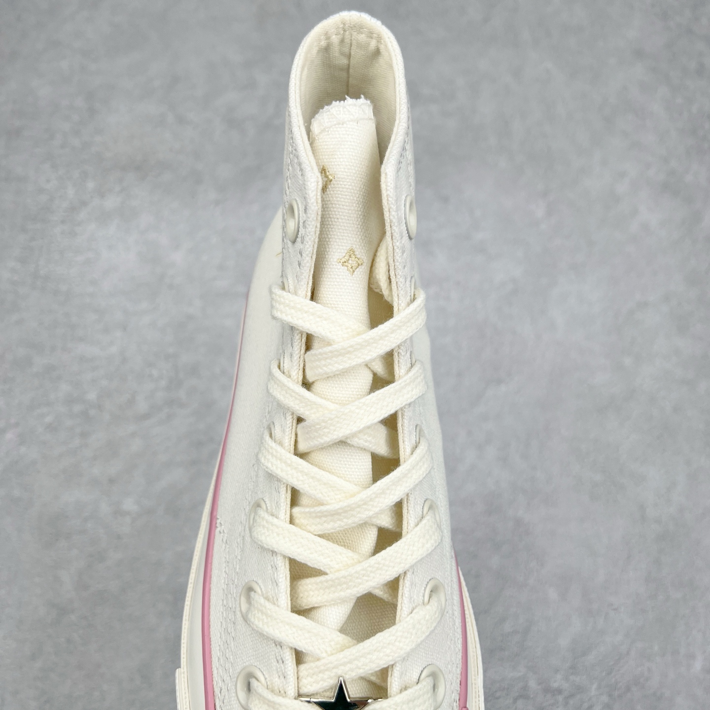 图片[5]-Converse Chuck 1970s SEASONAL 日月星辰 经典的1970s鞋型，米白色鞋面搭配日月星辰图案刺绣，粉紫配色符合夏日清爽搭配，将简约与潮流完美融合。 货号：A15750C 低帮 货号：A15749C 高帮 尺码：35-44（36.5 37.5 39.5 41.5 42.5）-选品中心