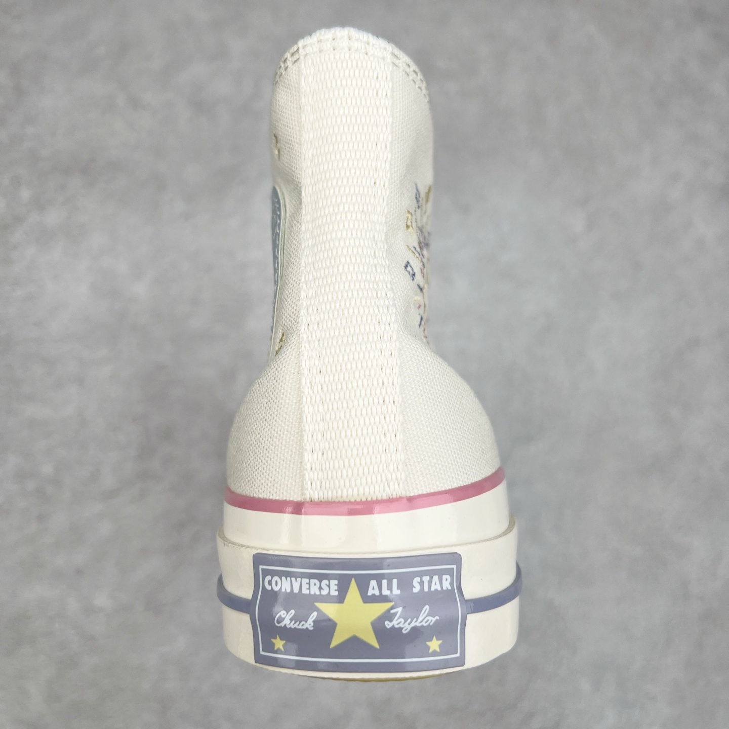 图片[8]-Converse Chuck 1970s SEASONAL 日月星辰 经典的1970s鞋型，米白色鞋面搭配日月星辰图案刺绣，粉紫配色符合夏日清爽搭配，将简约与潮流完美融合。 货号：A15750C 低帮 货号：A15749C 高帮 尺码：35-44（36.5 37.5 39.5 41.5 42.5）-选品中心