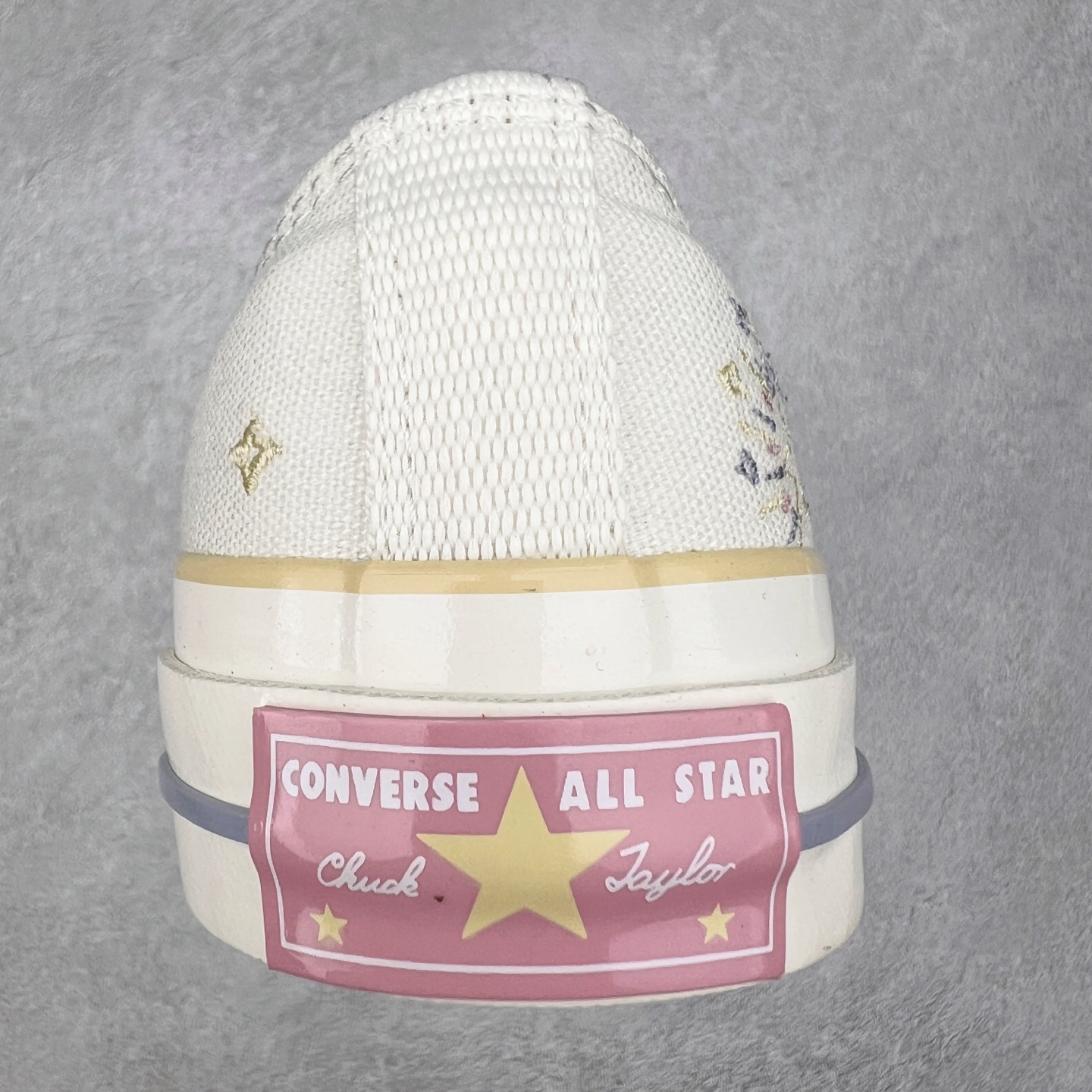 图片[7]-Converse Chuck 1970s SEASONAL 日月星辰 经典的1970s鞋型，米白色鞋面搭配日月星辰图案刺绣，粉紫配色符合夏日清爽搭配，将简约与潮流完美融合。 货号：A15750C 低帮 货号：A15749C 高帮 尺码：35-44（36.5 37.5 39.5 41.5 42.5）-选品中心