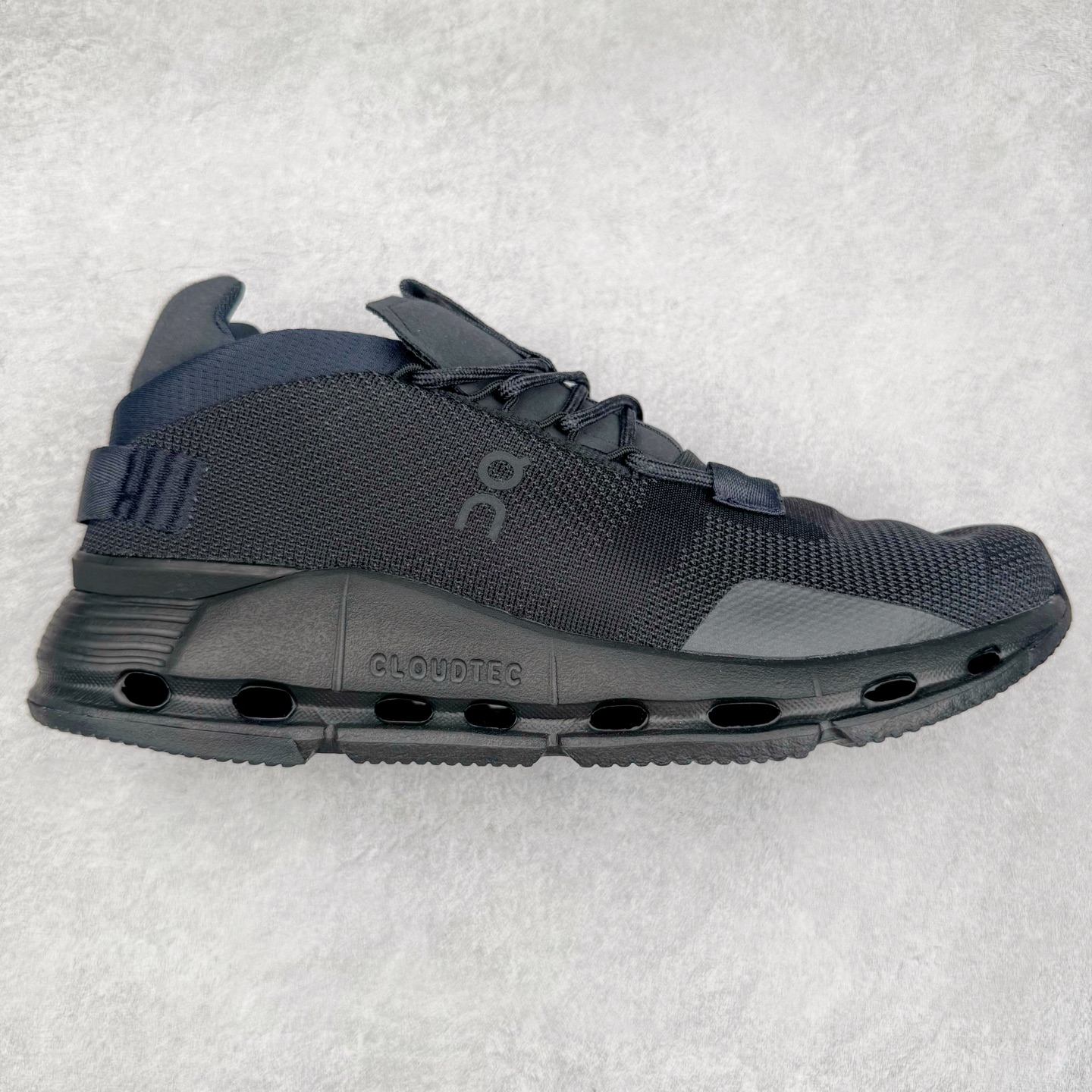 On昂跑 Cloudnova 轻量舒适织物回弹减震透气轻便耐磨防滑低帮休闲跑步鞋 昂跑运动品牌 开创于2010年 缓震着陆、强效回弹、轻柔质感的设计构思始终是ON研制关键 与此同时基于“为全球提供革新性的跑步感受”信念 陆续推出了多款跑鞋及其以专业运动人体跑步工程学为设计关键的功能性跑步服饰设备 让跑者不费力气地畅快畅跑 尺码：36 36.5 37.5 38 38.5 39 40 40.5 41 42 42.5 43 44 44.5 45-选品中心