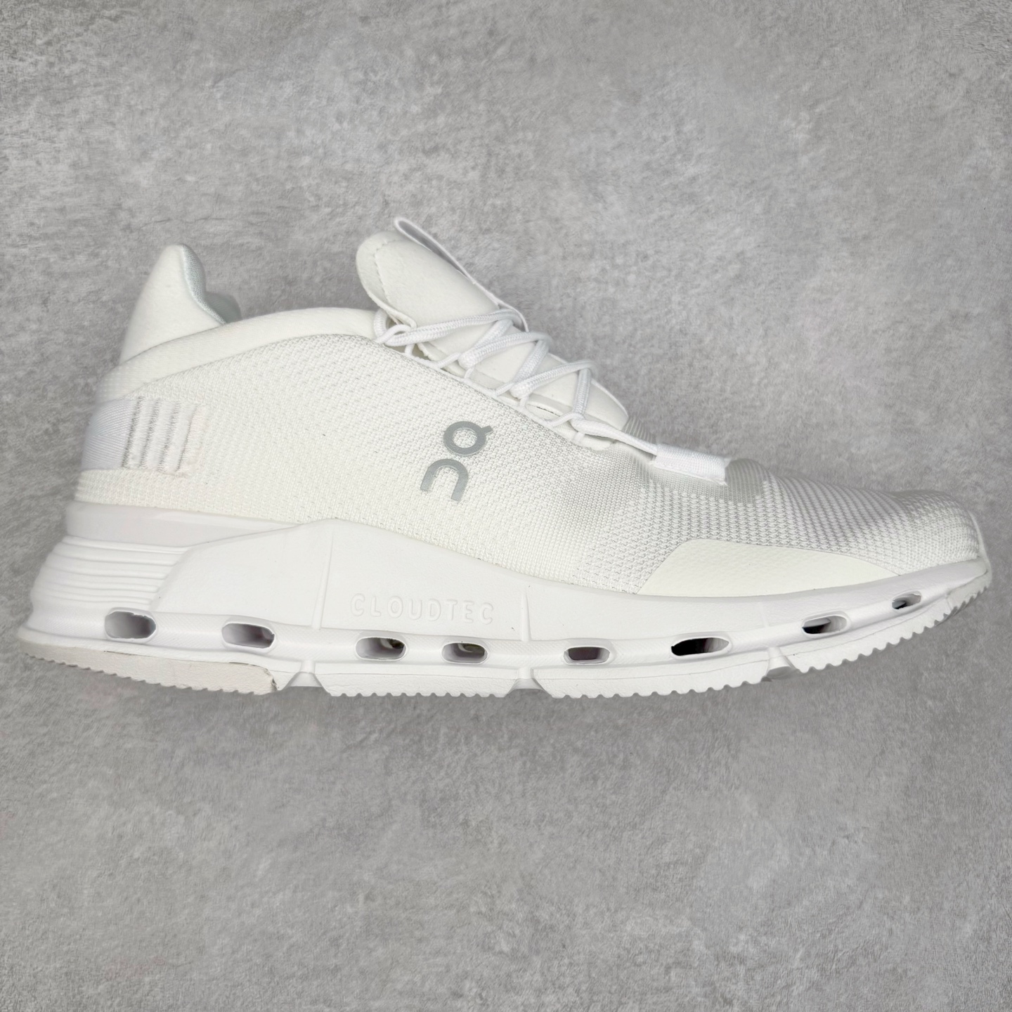 图片[4]-On昂跑 Cloudnova 轻量舒适织物回弹减震透气轻便耐磨防滑低帮休闲跑步鞋 昂跑运动品牌 开创于2010年 缓震着陆、强效回弹、轻柔质感的设计构思始终是ON研制关键 与此同时基于“为全球提供革新性的跑步感受”信念 陆续推出了多款跑鞋及其以专业运动人体跑步工程学为设计关键的功能性跑步服饰设备 让跑者不费力气地畅快畅跑 尺码：36 36.5 37.5 38 38.5 39 40 40.5 41 42 42.5 43 44 44.5 45-选品中心