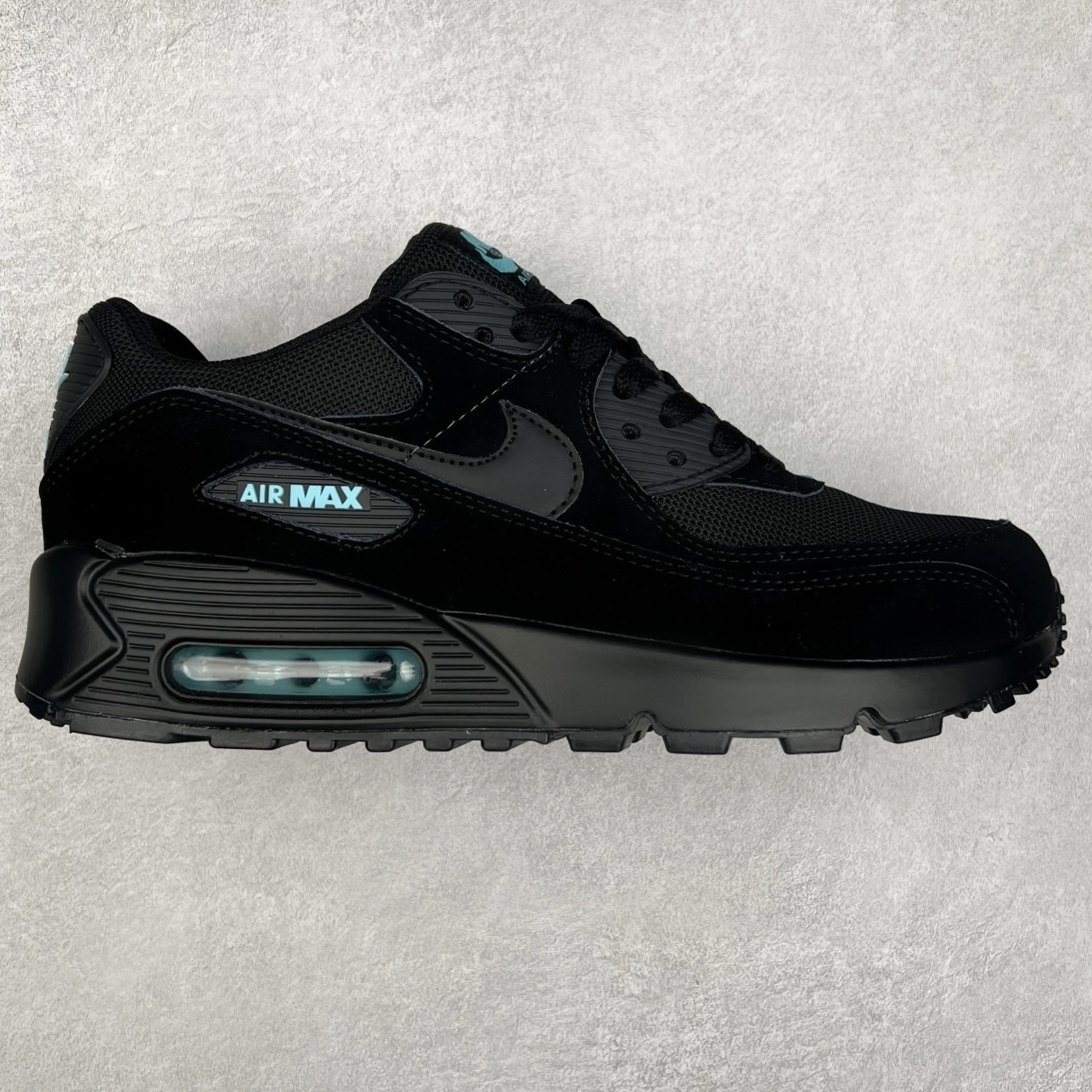 ＃MX版 NK Air MAX 90 气垫复古减震跑步鞋 HV6224-001 经典重温 独家陆续补货 外单专供大厂出品 品质稳定 一百余色 终端操作 Air Max 90于1990年推出 来自Air Max系列 在Air Max 1的基础上改进而得 增加了气垫面积 外型上也更为流线 最特別的就是加入了菱纹塑胶嵌板 为Air Max 90增添了许多潮流气息 皮革鞋面 造就出色耐穿性和支撑力 Max Air缓震配置搭配泡棉中底 令Air Max 90轻盈而舒适 华夫格橡胶外底 铸就Air Max 90非凡的抓地力 而Air Max 90不仅是一双跑鞋 它成功跨越了时间的演进 成为了球鞋文化与潮流圈中最熟为人知的鞋款之一 尺码：36 36.5 37.5 38 38.5 39 40 40.5 41 42 42.5 43 44 44.5 45-选品中心