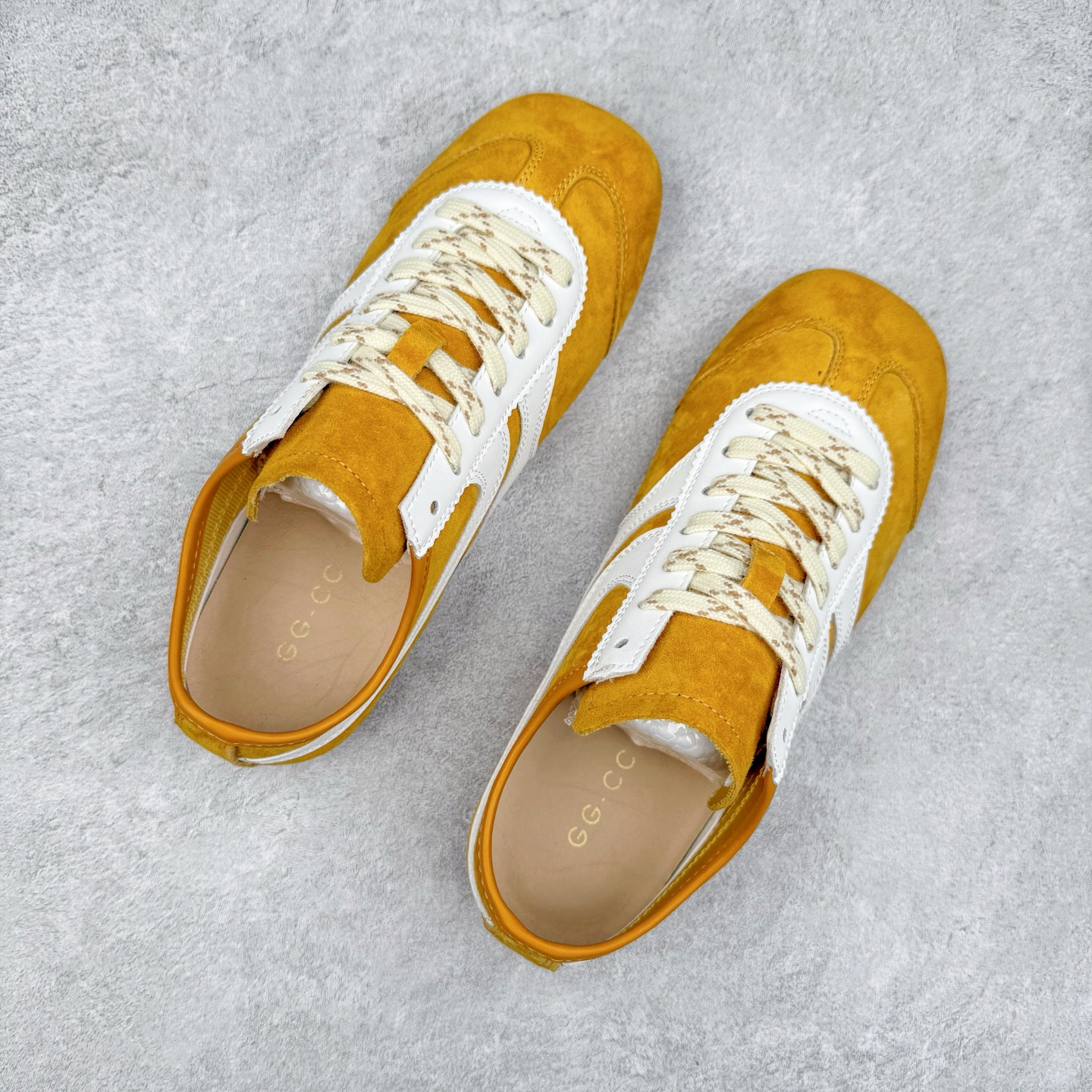 图片[3]-GG-CC阿甘德训鞋2.0系列复古风芭蕾舞鞋GGCC薄底百搭休闲运动鞋系列 广东大厂品质 25ss春季新款 全手工拉帮工艺成型 反绒牛皮革拼接头层皮饰片鞋面材质 鞋身原装高密度防刮尼龙面料,极好柔软效果 双春日踏青舒适度和少女感 德训鞋界的白月光🌙 长时间走路和站立都不累脚 不管怎么搭配都好看 尺码：35 36 37 38 39 40-选品中心