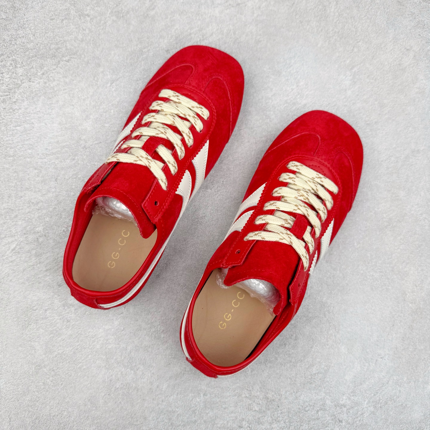 图片[3]-GG-CC阿甘德训鞋2.0系列复古风芭蕾舞鞋GGCC薄底百搭休闲运动鞋系列 广东大厂品质 25ss春季新款 全手工拉帮工艺成型 反绒牛皮革拼接头层皮饰片鞋面材质 鞋身原装高密度防刮尼龙面料,极好柔软效果 双春日踏青舒适度和少女感 德训鞋界的白月光🌙 长时间走路和站立都不累脚 不管怎么搭配都好看 尺码：35 36 37 38 39 40-选品中心