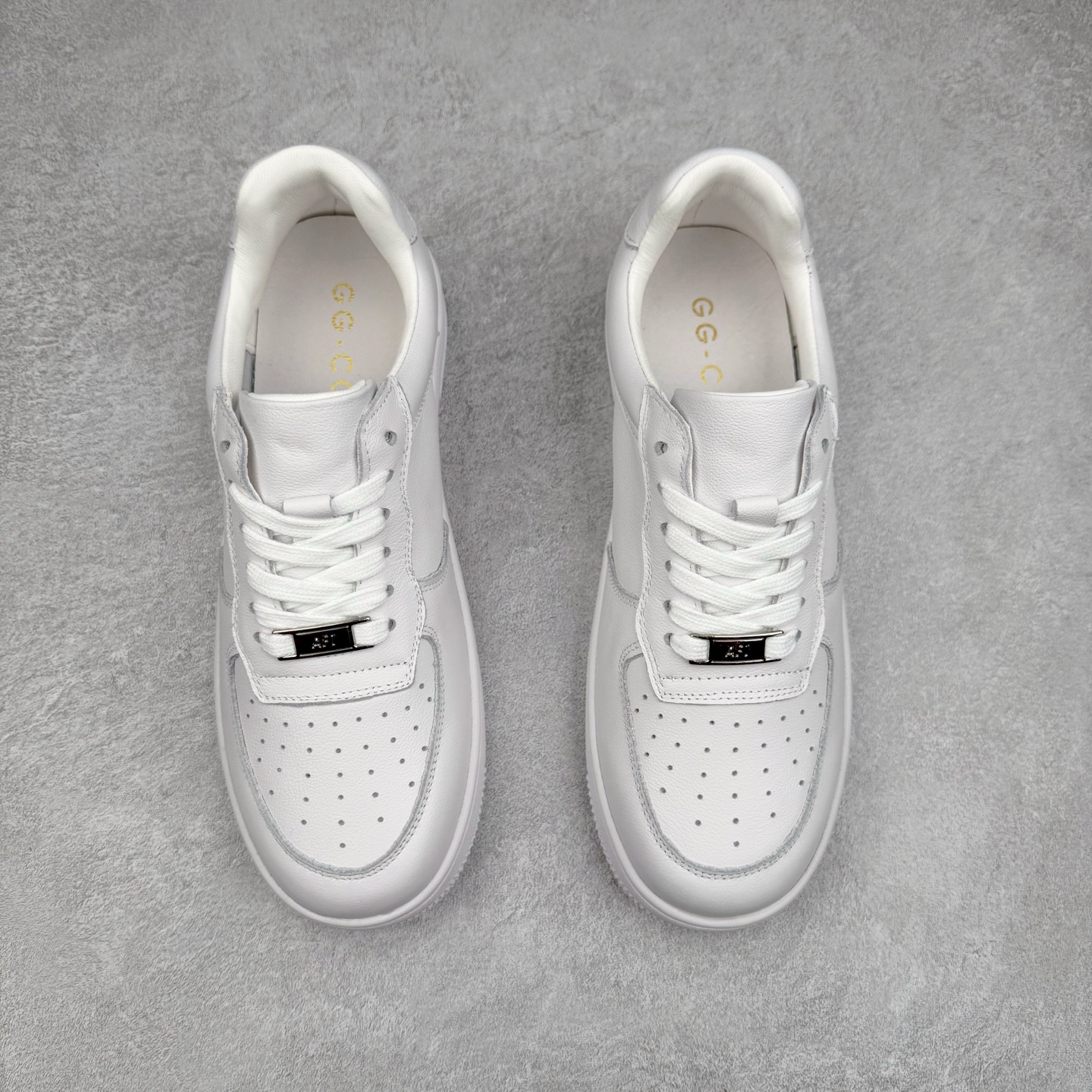 图片[2]-GG-CC Chunky Low 低帮复古休闲运动板鞋 广东大厂品质 采用优质头层牛皮鞋面材质全手工拉帮工艺成型 穿上它腿部线条直接拉满 搭配牛仔裤、裙子还是运动装都能轻松驾驭各种风格，它是真的百搭! GGCC高档银盒 大长腿既视感轻松拿捏 长时间走路和站立都不累脚 不管怎么搭配都好看 尺码：35 36 37 38 39 40-选品中心