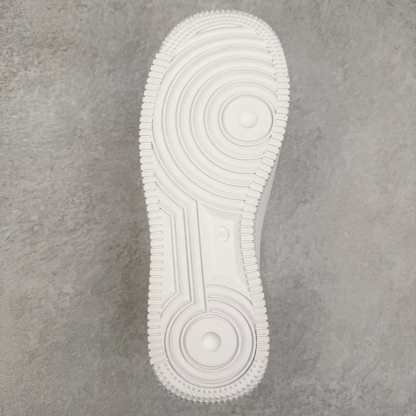 图片[9]-GG-CC Chunky Low 低帮复古休闲运动板鞋 广东大厂品质 采用优质头层牛皮鞋面材质全手工拉帮工艺成型 穿上它腿部线条直接拉满 搭配牛仔裤、裙子还是运动装都能轻松驾驭各种风格，它是真的百搭! GGCC高档银盒 大长腿既视感轻松拿捏 长时间走路和站立都不累脚 不管怎么搭配都好看 尺码：35 36 37 38 39 40-选品中心