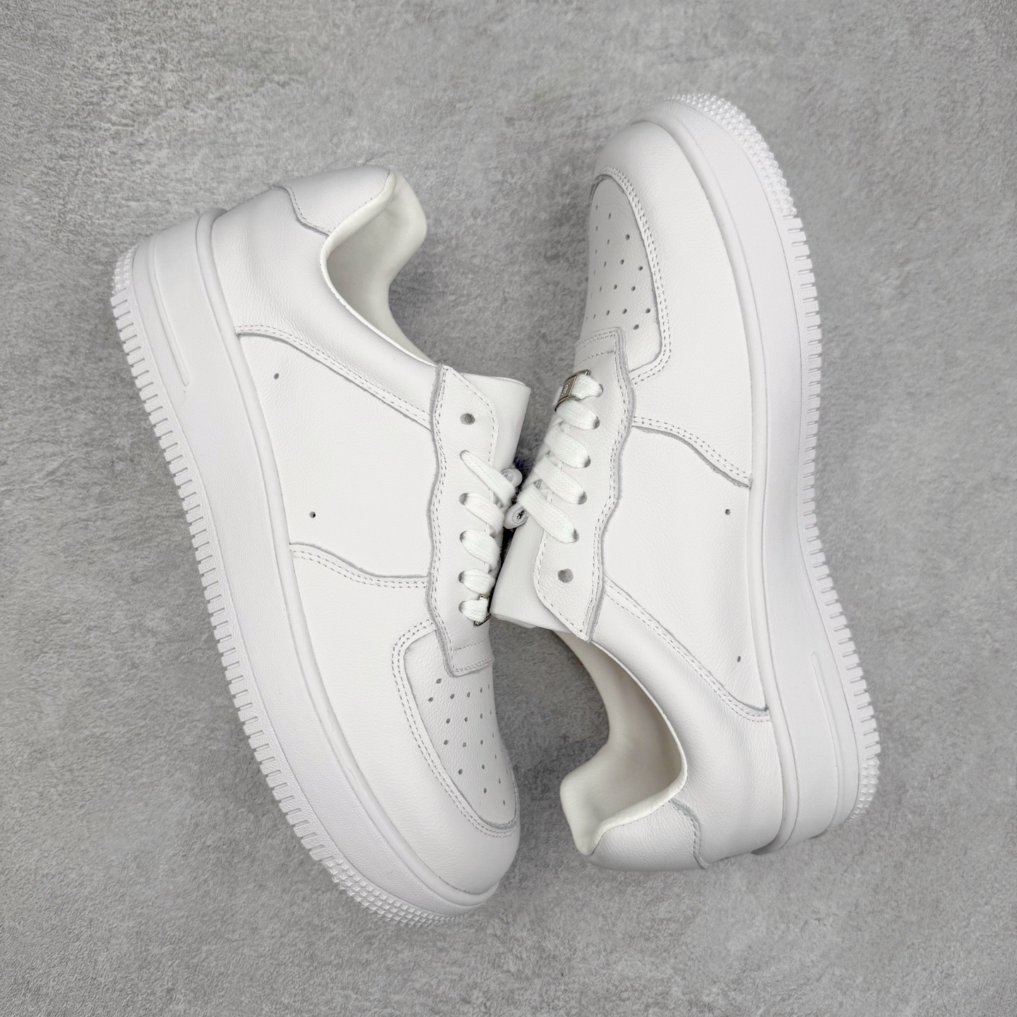 图片[3]-GG-CC Chunky Low 低帮复古休闲运动板鞋 广东大厂品质 采用优质头层牛皮鞋面材质全手工拉帮工艺成型 穿上它腿部线条直接拉满 搭配牛仔裤、裙子还是运动装都能轻松驾驭各种风格，它是真的百搭! GGCC高档银盒 大长腿既视感轻松拿捏 长时间走路和站立都不累脚 不管怎么搭配都好看 尺码：35 36 37 38 39 40-选品中心