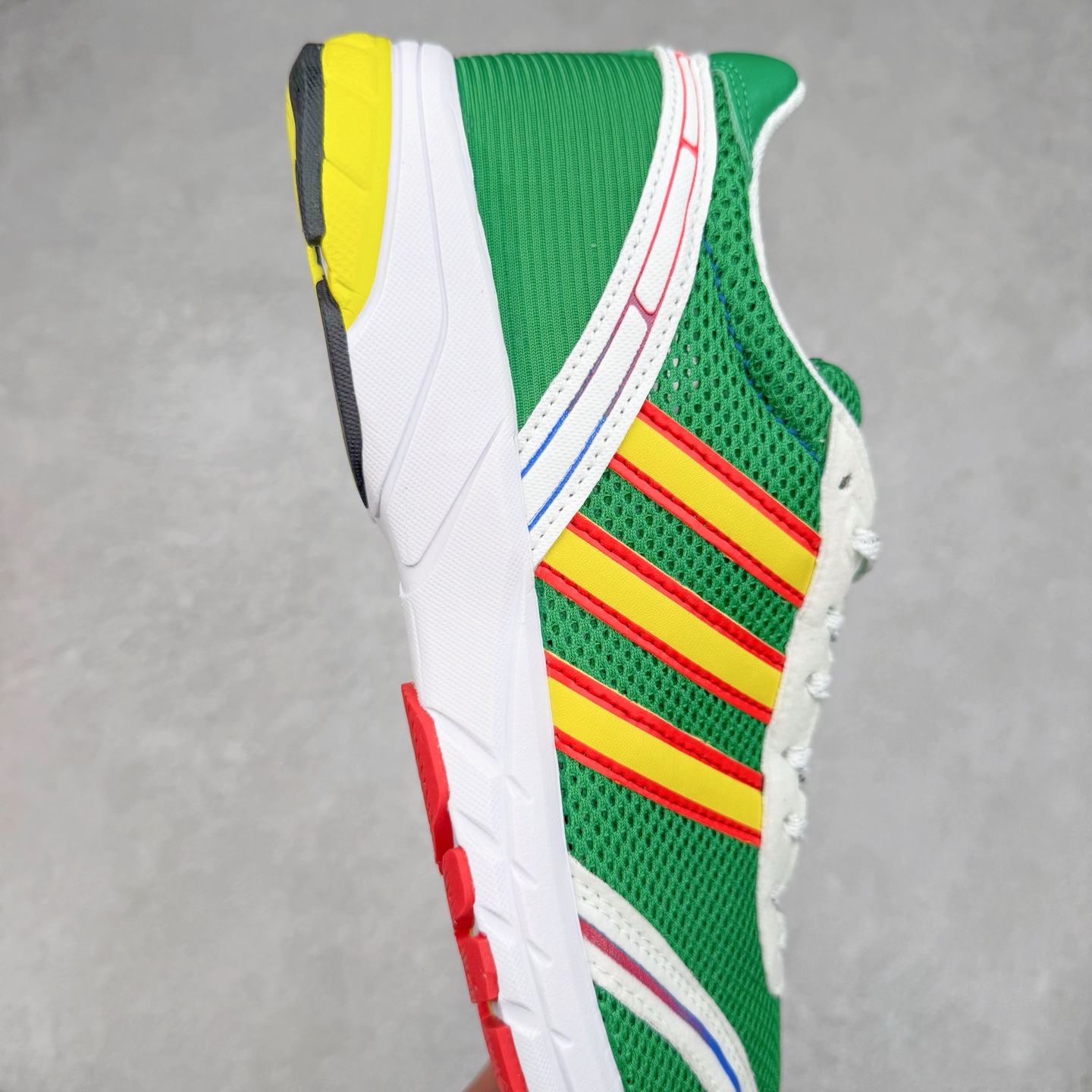 图片[6]-BAD BUNNY x AD Originals ADIZERO SL 72 联名柔软舒适防滑耐磨低帮生活休闲鞋 JI0494此番 Bad Bunny 和 adidas 以 Adizero SL 72 为蓝本，推出 3 款不同配色，设计灵感汲取自复古跑鞋 SL 72 ，将经典元素与现代风尚相融合，打造出别具一格的鞋履。鞋面采用多层次叠加设计，很有层次感，吸引人。选用华夫格网、绒面革、皮革和灯芯绒等优质材料。鞋身上的 “ Para Bad Bunny ”中足标识与双阿迪达斯标志，彰显了双方的合作身份。搭载 Adizero 泡棉中底，确保卓越的舒适性与性能表现。尺码：36 36.5 37.5 38 38.5 39 40 40.5 41 42 42.5 43 44 44.5 45-选品中心