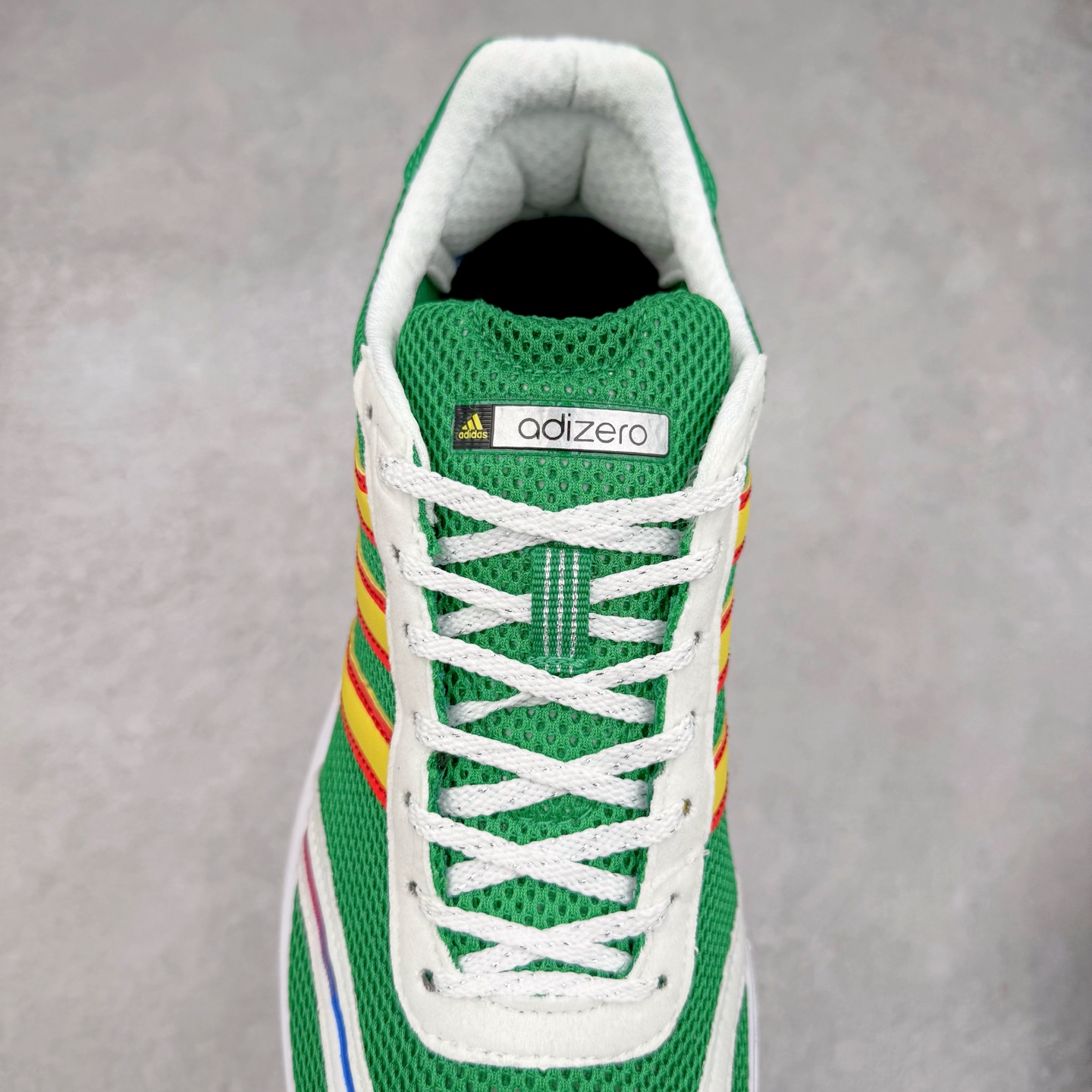 图片[5]-BAD BUNNY x AD Originals ADIZERO SL 72 联名柔软舒适防滑耐磨低帮生活休闲鞋 JI0494此番 Bad Bunny 和 adidas 以 Adizero SL 72 为蓝本，推出 3 款不同配色，设计灵感汲取自复古跑鞋 SL 72 ，将经典元素与现代风尚相融合，打造出别具一格的鞋履。鞋面采用多层次叠加设计，很有层次感，吸引人。选用华夫格网、绒面革、皮革和灯芯绒等优质材料。鞋身上的 “ Para Bad Bunny ”中足标识与双阿迪达斯标志，彰显了双方的合作身份。搭载 Adizero 泡棉中底，确保卓越的舒适性与性能表现。尺码：36 36.5 37.5 38 38.5 39 40 40.5 41 42 42.5 43 44 44.5 45-选品中心