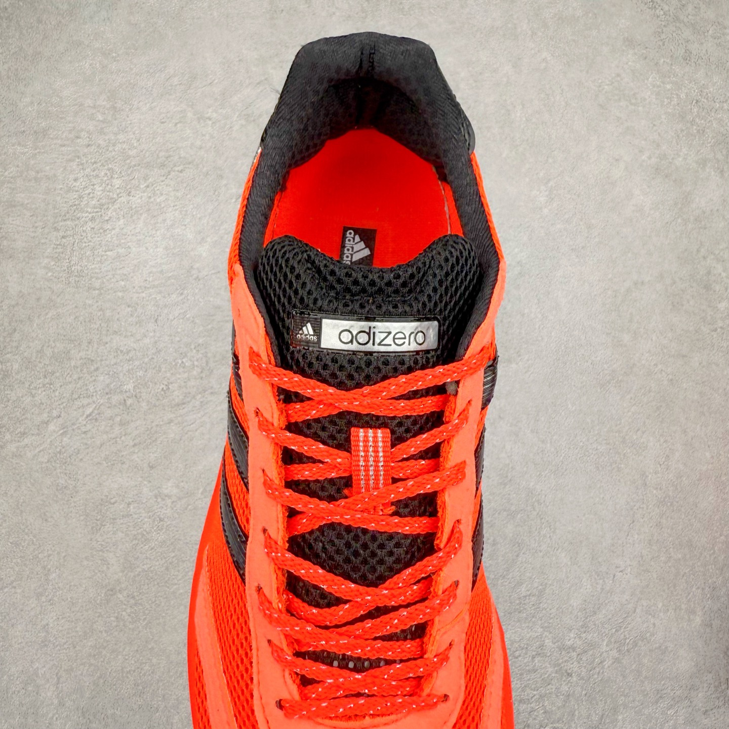 图片[5]-BAD BUNNY x AD Originals ADIZERO SL 72 联名柔软舒适防滑耐磨低帮生活休闲鞋 IH0971 此番 Bad Bunny 和 adidas 以 Adizero SL 72 为蓝本，推出 3 款不同配色，设计灵感汲取自复古跑鞋 SL 72 ，将经典元素与现代风尚相融合，打造出别具一格的鞋履。鞋面采用多层次叠加设计，很有层次感，吸引人。选用华夫格网、绒面革、皮革和灯芯绒等优质材料。鞋身上的 “ Para Bad Bunny ”中足标识与双阿迪达斯标志，彰显了双方的合作身份。搭载 Adizero 泡棉中底，确保卓越的舒适性与性能表现。尺码：36 36.5 37.5 38 38.5 39 40 40.5 41 42 42.5 43 44 44.5 45-选品中心