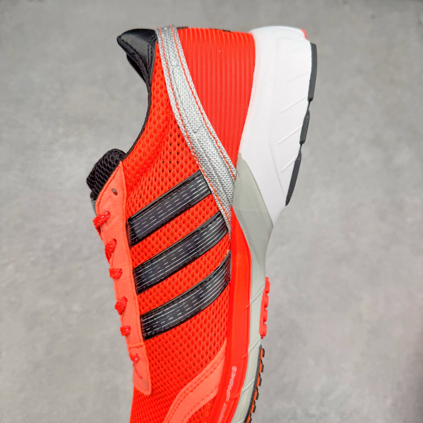 图片[7]-BAD BUNNY x AD Originals ADIZERO SL 72 联名柔软舒适防滑耐磨低帮生活休闲鞋 IH0971 此番 Bad Bunny 和 adidas 以 Adizero SL 72 为蓝本，推出 3 款不同配色，设计灵感汲取自复古跑鞋 SL 72 ，将经典元素与现代风尚相融合，打造出别具一格的鞋履。鞋面采用多层次叠加设计，很有层次感，吸引人。选用华夫格网、绒面革、皮革和灯芯绒等优质材料。鞋身上的 “ Para Bad Bunny ”中足标识与双阿迪达斯标志，彰显了双方的合作身份。搭载 Adizero 泡棉中底，确保卓越的舒适性与性能表现。尺码：36 36.5 37.5 38 38.5 39 40 40.5 41 42 42.5 43 44 44.5 45-选品中心