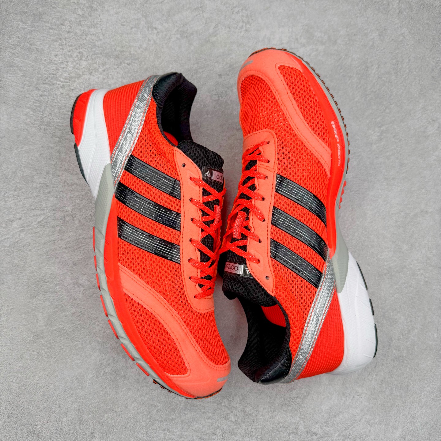 图片[3]-BAD BUNNY x AD Originals ADIZERO SL 72 联名柔软舒适防滑耐磨低帮生活休闲鞋 IH0971 此番 Bad Bunny 和 adidas 以 Adizero SL 72 为蓝本，推出 3 款不同配色，设计灵感汲取自复古跑鞋 SL 72 ，将经典元素与现代风尚相融合，打造出别具一格的鞋履。鞋面采用多层次叠加设计，很有层次感，吸引人。选用华夫格网、绒面革、皮革和灯芯绒等优质材料。鞋身上的 “ Para Bad Bunny ”中足标识与双阿迪达斯标志，彰显了双方的合作身份。搭载 Adizero 泡棉中底，确保卓越的舒适性与性能表现。尺码：36 36.5 37.5 38 38.5 39 40 40.5 41 42 42.5 43 44 44.5 45-选品中心