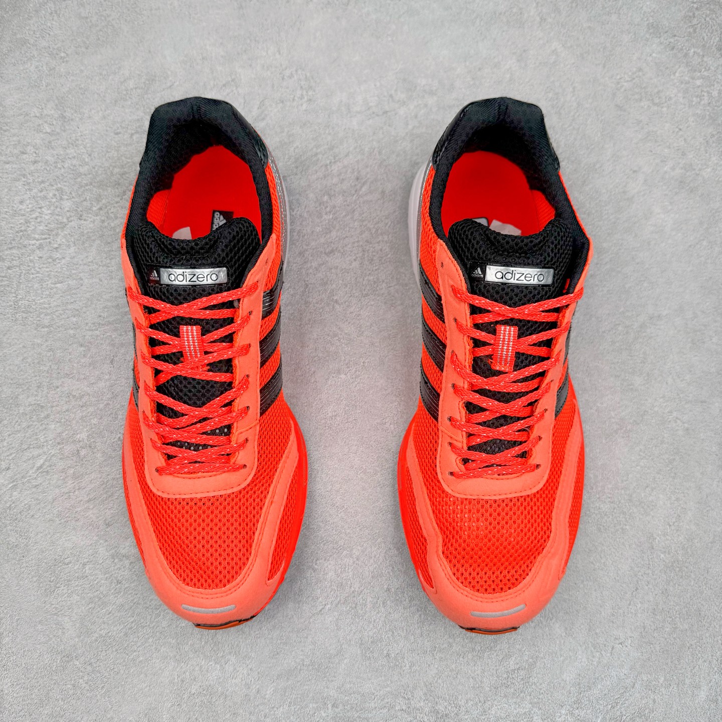 图片[2]-BAD BUNNY x AD Originals ADIZERO SL 72 联名柔软舒适防滑耐磨低帮生活休闲鞋 IH0971 此番 Bad Bunny 和 adidas 以 Adizero SL 72 为蓝本，推出 3 款不同配色，设计灵感汲取自复古跑鞋 SL 72 ，将经典元素与现代风尚相融合，打造出别具一格的鞋履。鞋面采用多层次叠加设计，很有层次感，吸引人。选用华夫格网、绒面革、皮革和灯芯绒等优质材料。鞋身上的 “ Para Bad Bunny ”中足标识与双阿迪达斯标志，彰显了双方的合作身份。搭载 Adizero 泡棉中底，确保卓越的舒适性与性能表现。尺码：36 36.5 37.5 38 38.5 39 40 40.5 41 42 42.5 43 44 44.5 45-选品中心