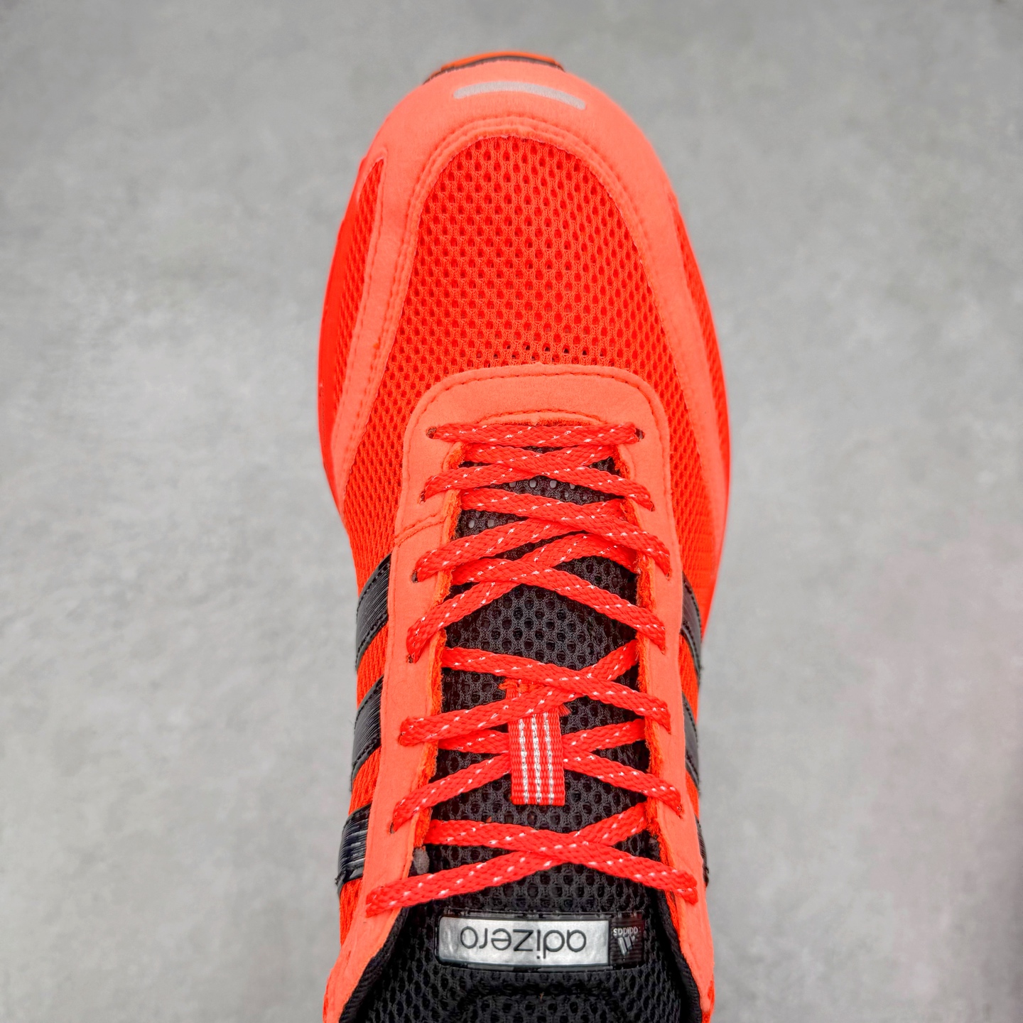 图片[4]-BAD BUNNY x AD Originals ADIZERO SL 72 联名柔软舒适防滑耐磨低帮生活休闲鞋 IH0971 此番 Bad Bunny 和 adidas 以 Adizero SL 72 为蓝本，推出 3 款不同配色，设计灵感汲取自复古跑鞋 SL 72 ，将经典元素与现代风尚相融合，打造出别具一格的鞋履。鞋面采用多层次叠加设计，很有层次感，吸引人。选用华夫格网、绒面革、皮革和灯芯绒等优质材料。鞋身上的 “ Para Bad Bunny ”中足标识与双阿迪达斯标志，彰显了双方的合作身份。搭载 Adizero 泡棉中底，确保卓越的舒适性与性能表现。尺码：36 36.5 37.5 38 38.5 39 40 40.5 41 42 42.5 43 44 44.5 45-选品中心