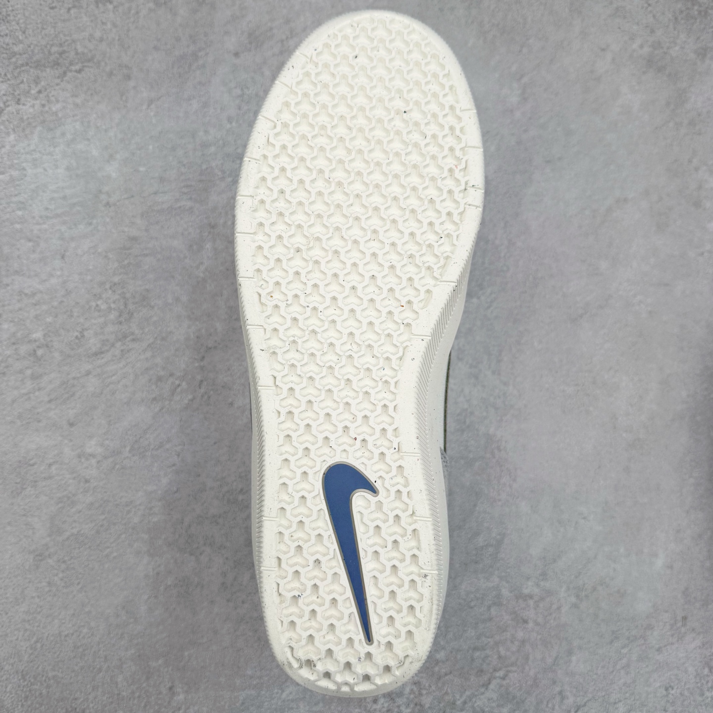 图片[9]-NK SB Force 58 空军58系列低帮休闲运动滑板板鞋 IH0636-141 鞋面由帆布和麂皮拼接 层次感丰富 搭配硫化外底 耐磨耐穿 鞋舌及中底后跟处饰有SB Logo 表明鞋款身份 采用包边设计 经久耐穿 硫化结构则有效提升灵活性 穿上这款全新推出的创意力作 助你耀动街头 尺码：36 36.5 37.5 38 38.5 39 40 40.5 41 42 42.5 43 44 45-选品中心