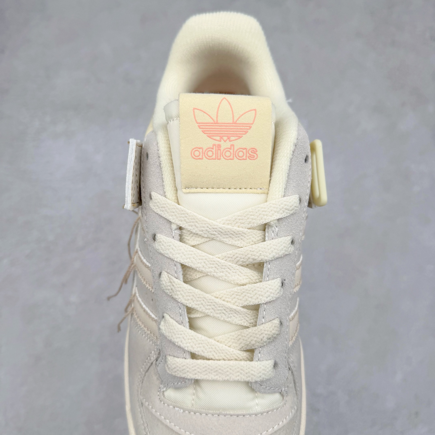 图片[5]-AD Forum 84 Low OG 低帮百搭潮流休闲运动板鞋 以复古篮球鞋的外形为基础 采用皮革拼接 简约百搭 更加贴合舒适 中底内侧网格造型起到点睛之笔 外底橡胶 更显复古 尺码：36 36.5 37.5 38 38.5 39 40 40.5 41 42 42.5 43 44 44.5 45-选品中心