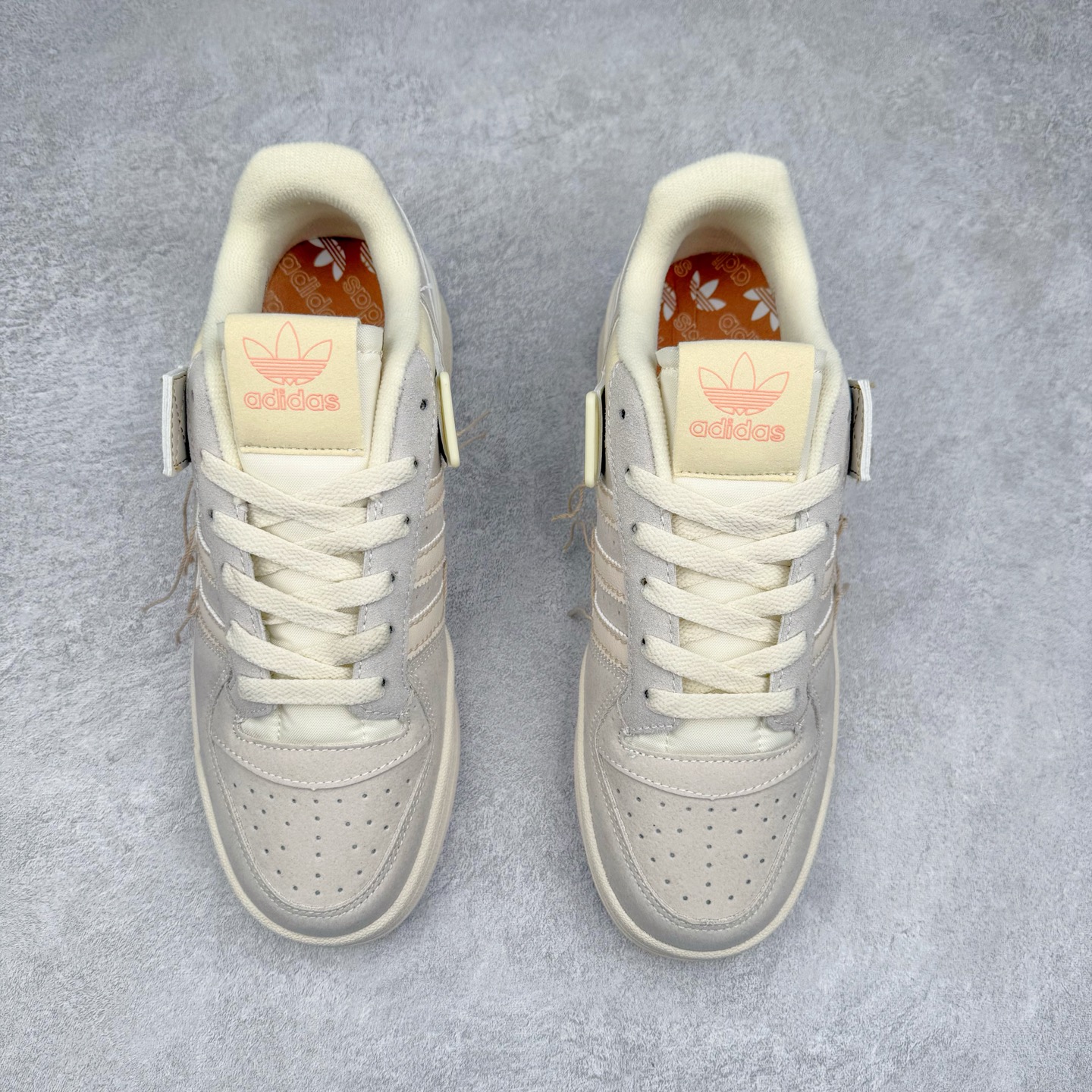 图片[2]-AD Forum 84 Low OG 低帮百搭潮流休闲运动板鞋 以复古篮球鞋的外形为基础 采用皮革拼接 简约百搭 更加贴合舒适 中底内侧网格造型起到点睛之笔 外底橡胶 更显复古 尺码：36 36.5 37.5 38 38.5 39 40 40.5 41 42 42.5 43 44 44.5 45-选品中心