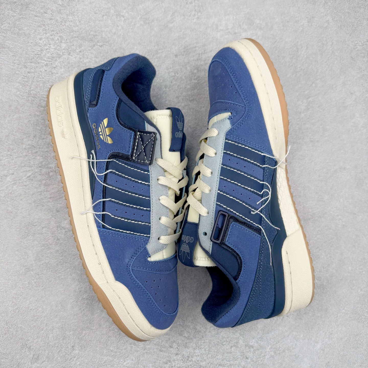 图片[3]-AD Forum 84 Low OG 低帮百搭潮流休闲运动板鞋 以复古篮球鞋的外形为基础 采用皮革拼接 简约百搭 更加贴合舒适 中底内侧网格造型起到点睛之笔 外底橡胶 更显复古 尺码：36 36.5 37.5 38 38.5 39 40 40.5 41 42 42.5 43 44 44.5 45-选品中心