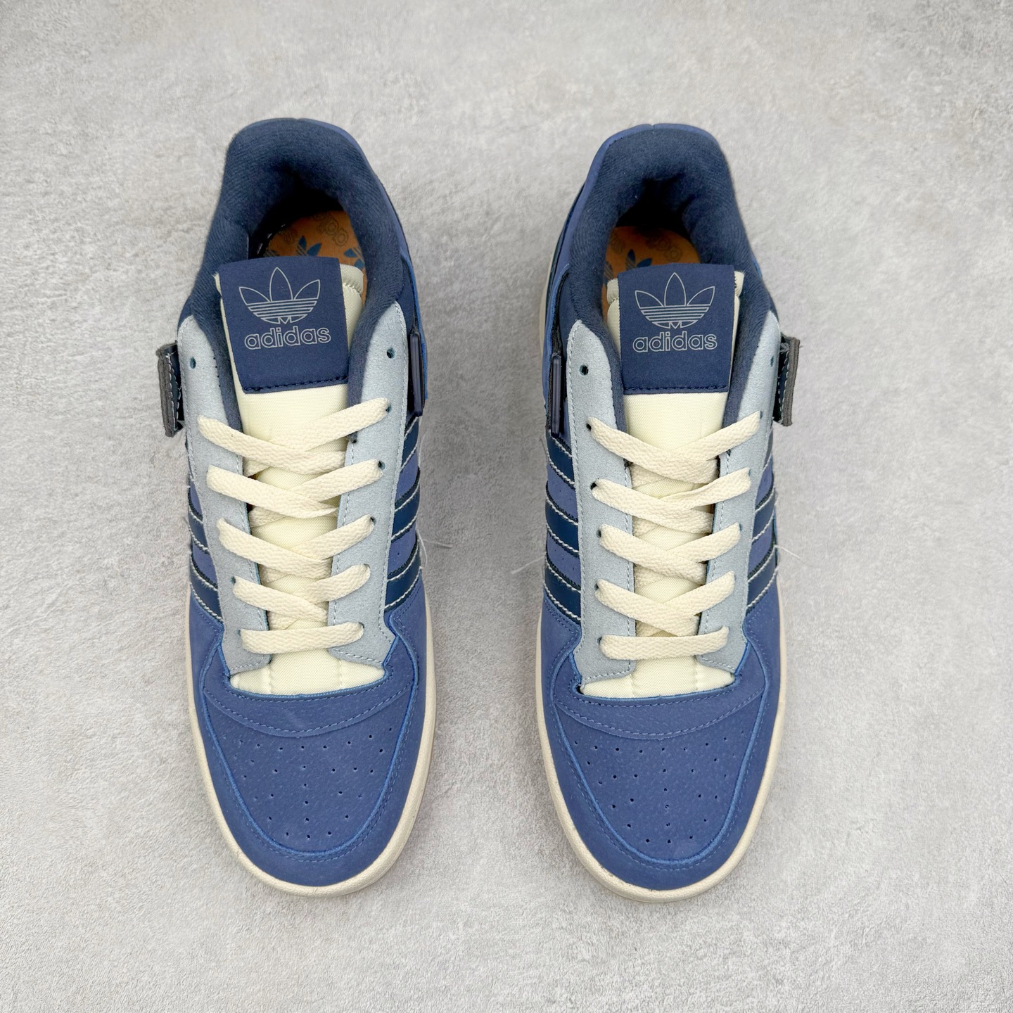 图片[2]-AD Forum 84 Low OG 低帮百搭潮流休闲运动板鞋 以复古篮球鞋的外形为基础 采用皮革拼接 简约百搭 更加贴合舒适 中底内侧网格造型起到点睛之笔 外底橡胶 更显复古 尺码：36 36.5 37.5 38 38.5 39 40 40.5 41 42 42.5 43 44 44.5 45-选品中心