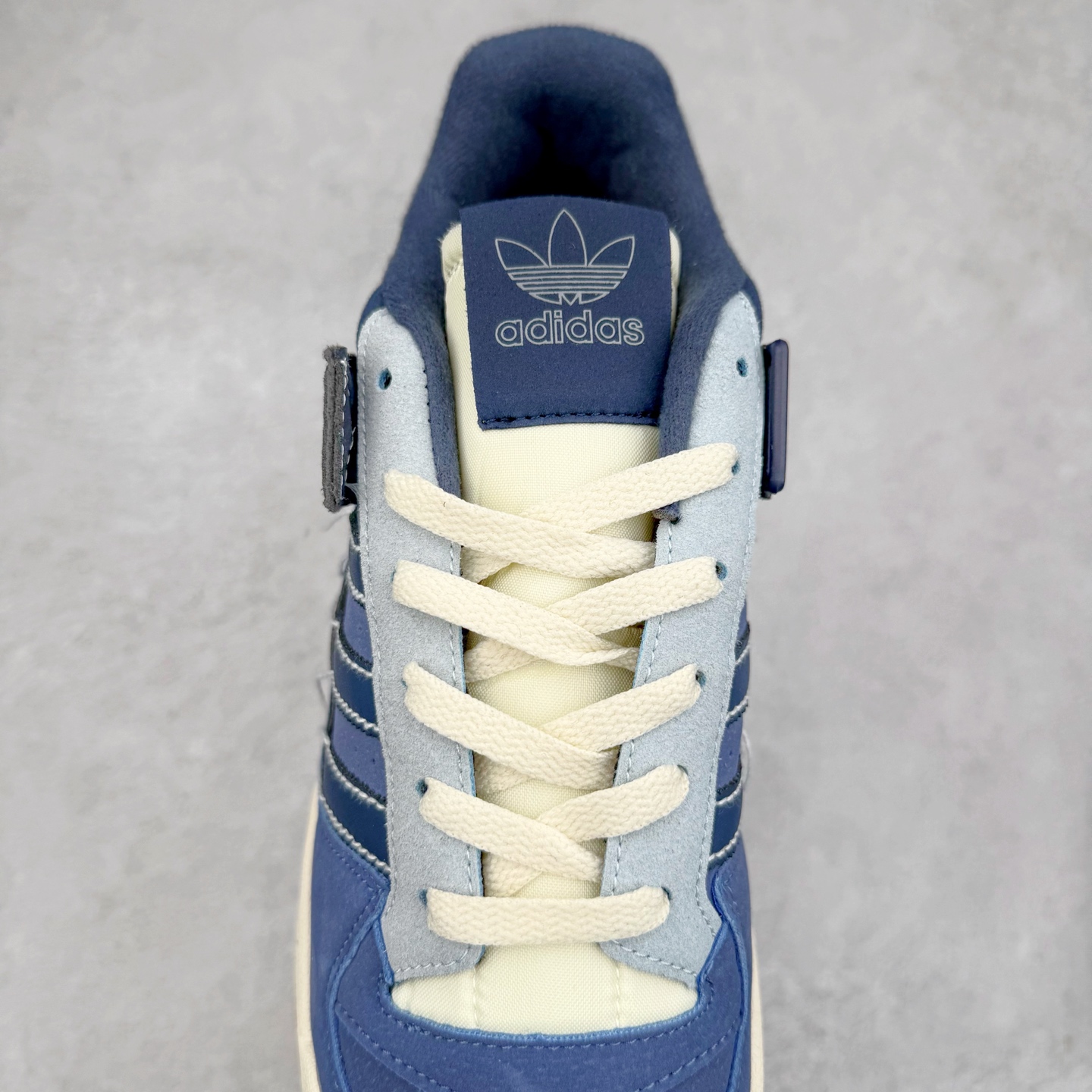 图片[5]-AD Forum 84 Low OG 低帮百搭潮流休闲运动板鞋 以复古篮球鞋的外形为基础 采用皮革拼接 简约百搭 更加贴合舒适 中底内侧网格造型起到点睛之笔 外底橡胶 更显复古 尺码：36 36.5 37.5 38 38.5 39 40 40.5 41 42 42.5 43 44 44.5 45-选品中心