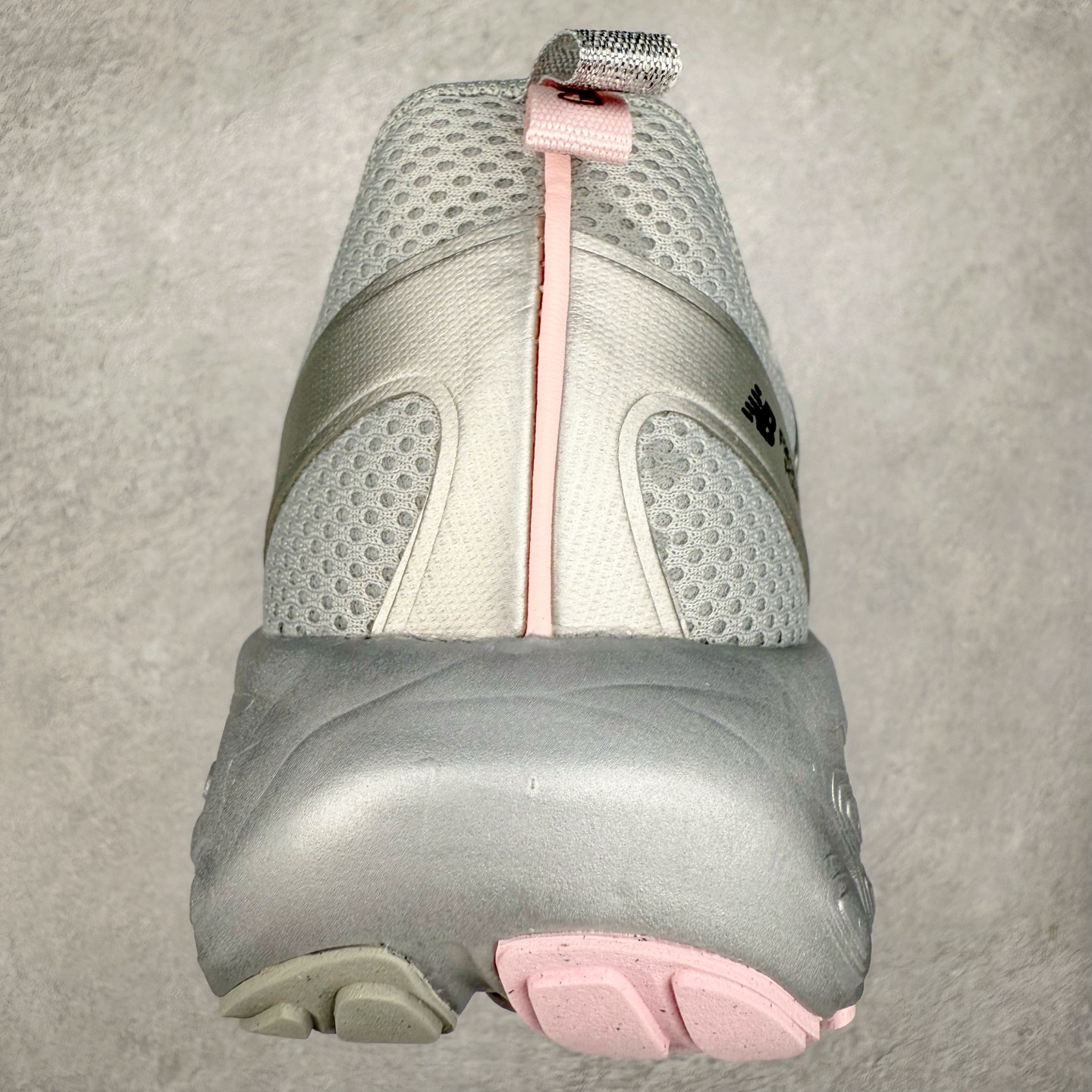 图片[8]-GANNI × New Balance NB Fresh Foam TRAINER UTRNGA “Silver Metallic”舒适百搭防滑耐磨联名款慢跑鞋 货号：UTRNGA 尺码：36 37 38 39 40-选品中心