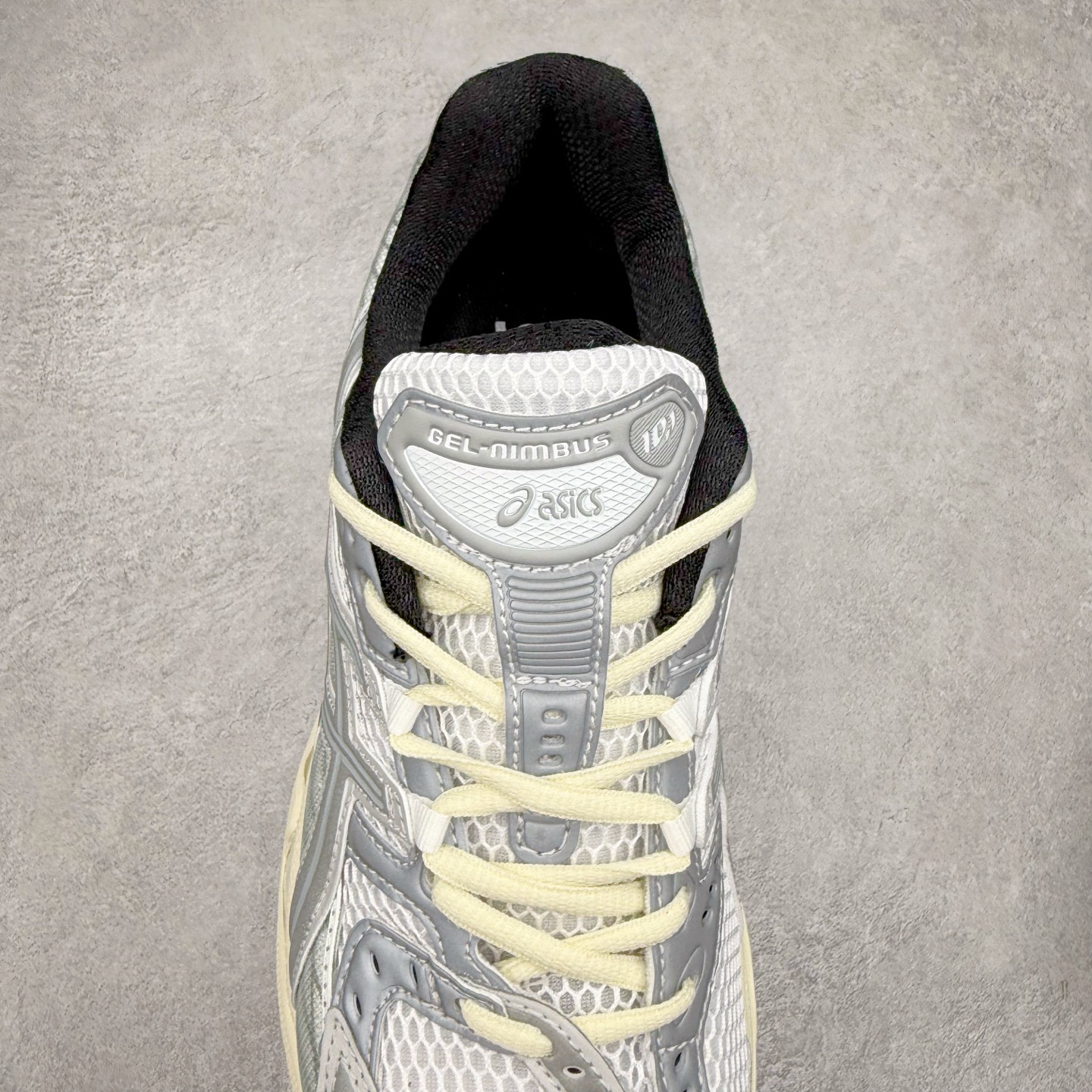 图片[5]-ASICS Gel-Nimbus 10.1 亚瑟士雨云10.1代系列轻量缓震休闲运动跑步鞋 近年来，运动鞋市场迎来了一个新的设计潮流：通过融合艺术与技术，赋予运动鞋更多的时尚元素和创新设计。作为市场中的领导者之一，ASICS（亚瑟士）一向以其技术创新和卓越的鞋款设计著称。而另一个前卫的实验鞋类品牌EMPTY BEHAVIOR，以其非凡的创意和探索，尤其对未来主义和非传统材料的热情撞击，从业界中脱颖而出。两者的合作，以推出特别版的GEL-NIMBUS™ 10.1鞋款——主题为“EVEN MY SHOE IS ART”为标志，为运动鞋设计涉入一个全新的高度。尺码：36 37 37.5 38 39 39.5 40.5 41.5 42 42.5 43.5 44 44.5 45-选品中心