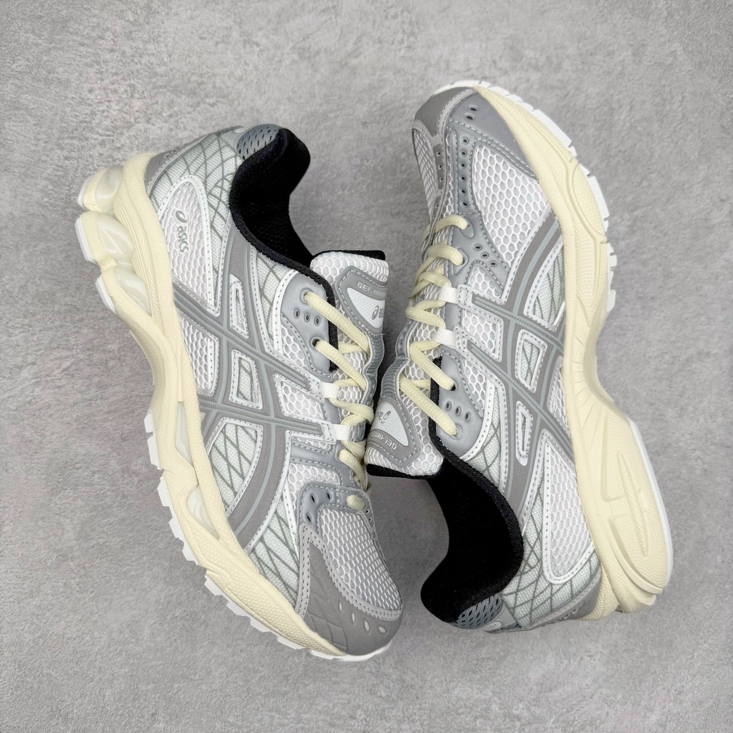 图片[3]-ASICS Gel-Nimbus 10.1 亚瑟士雨云10.1代系列轻量缓震休闲运动跑步鞋 近年来，运动鞋市场迎来了一个新的设计潮流：通过融合艺术与技术，赋予运动鞋更多的时尚元素和创新设计。作为市场中的领导者之一，ASICS（亚瑟士）一向以其技术创新和卓越的鞋款设计著称。而另一个前卫的实验鞋类品牌EMPTY BEHAVIOR，以其非凡的创意和探索，尤其对未来主义和非传统材料的热情撞击，从业界中脱颖而出。两者的合作，以推出特别版的GEL-NIMBUS™ 10.1鞋款——主题为“EVEN MY SHOE IS ART”为标志，为运动鞋设计涉入一个全新的高度。尺码：36 37 37.5 38 39 39.5 40.5 41.5 42 42.5 43.5 44 44.5 45-选品中心