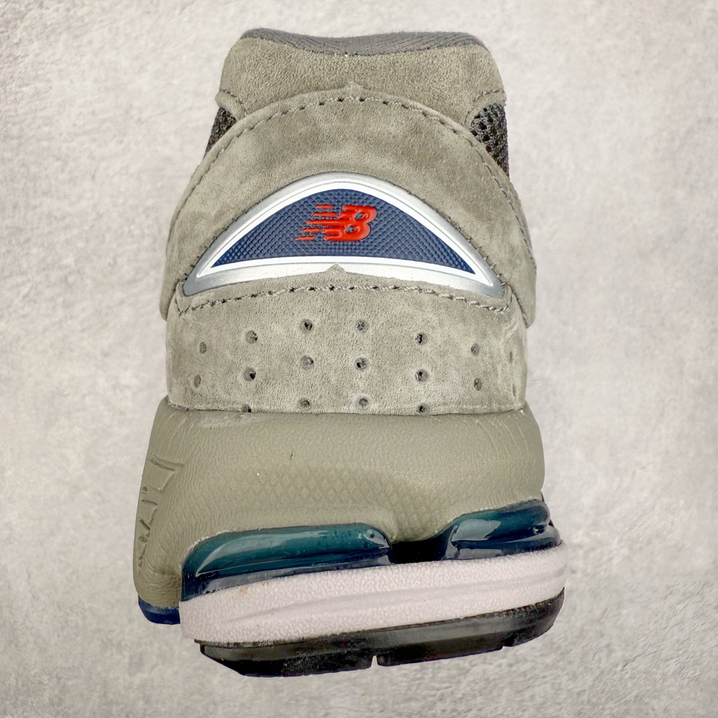 图片[8]-＃特价福利 New Balance NB2002系列 男女休闲慢跑鞋 必备的时髦单品之一 最新出的2002R系列 这款延续了经典科技 升级版N-ERGY缓震物料机能与材质上脚太舒适了 鞋面的柔软麂皮搭配尼龙网布 特别透气而且还复古感 不管是搭配牛仔裤还工装裤都是百搭！小红书众多博主上脚推荐！实拍调校N版已经零色差零失真 百分百还原实物色彩所见即所得 不存在货不对板色差等低级问题 选购参考实物拍摄 不混卖不参货 只用心做好货严格选品 承诺混一赔十 尺码：36 36.5 37 37.5 38 38.5 39.5 40 40.5 41.5 42 42.5 43 44 45-选品中心