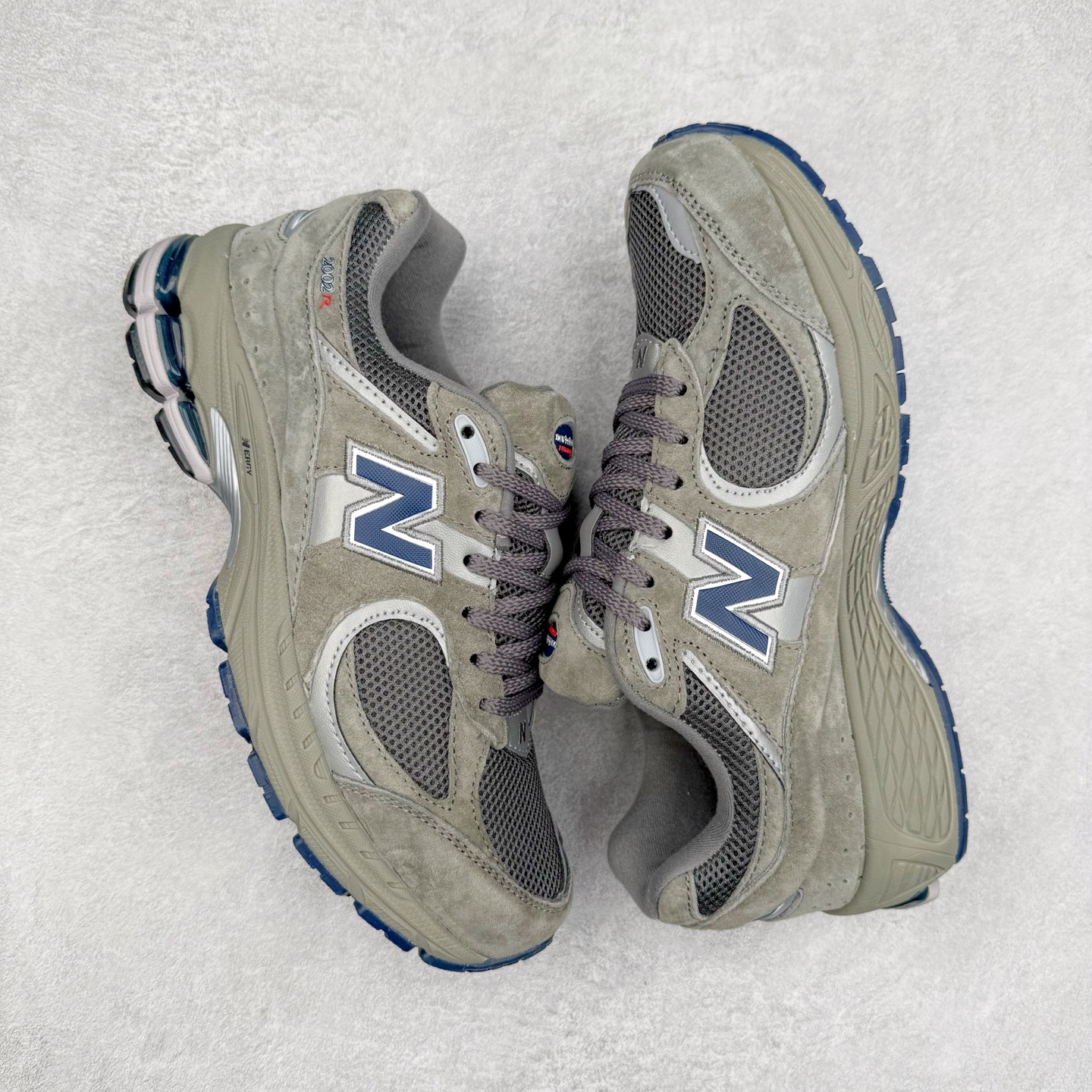 图片[3]-＃特价福利 New Balance NB2002系列 男女休闲慢跑鞋 必备的时髦单品之一 最新出的2002R系列 这款延续了经典科技 升级版N-ERGY缓震物料机能与材质上脚太舒适了 鞋面的柔软麂皮搭配尼龙网布 特别透气而且还复古感 不管是搭配牛仔裤还工装裤都是百搭！小红书众多博主上脚推荐！实拍调校N版已经零色差零失真 百分百还原实物色彩所见即所得 不存在货不对板色差等低级问题 选购参考实物拍摄 不混卖不参货 只用心做好货严格选品 承诺混一赔十 尺码：36 36.5 37 37.5 38 38.5 39.5 40 40.5 41.5 42 42.5 43 44 45-选品中心