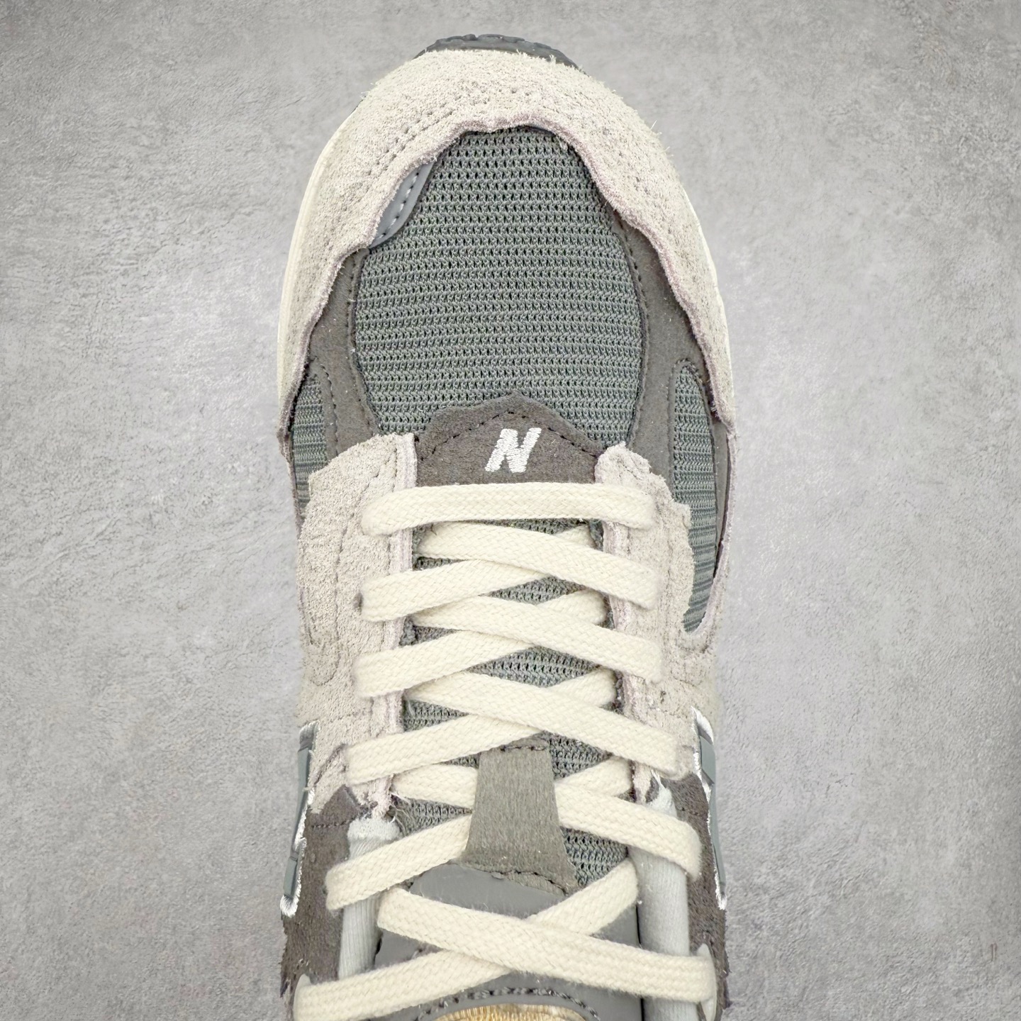 图片[4]-＃特价福利 New Balance NB2002系列 男女休闲慢跑鞋 必备的时髦单品之一 最新出的2002R系列 这款延续了经典科技 升级版N-ERGY缓震物料机能与材质上脚太舒适了 鞋面的柔软麂皮搭配尼龙网布 特别透气而且还复古感 不管是搭配牛仔裤还工装裤都是百搭！小红书众多博主上脚推荐！实拍调校N版已经零色差零失真 百分百还原实物色彩所见即所得 不存在货不对板色差等低级问题 选购参考实物拍摄 不混卖不参货 只用心做好货严格选品 承诺混一赔十 尺码：36 36.5 37 37.5 38 38.5 39.5 40 40.5 41.5 42 42.5 43 44 45-选品中心