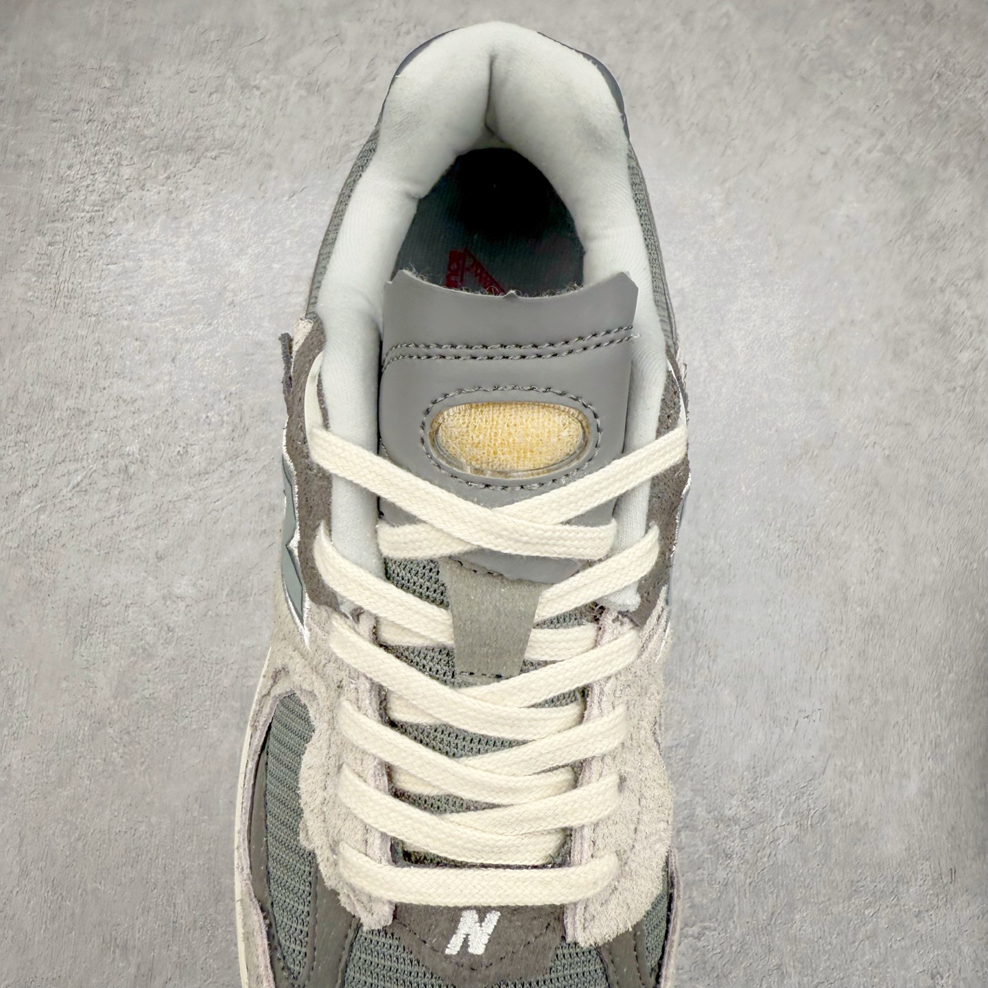 图片[5]-＃特价福利 New Balance NB2002系列 男女休闲慢跑鞋 必备的时髦单品之一 最新出的2002R系列 这款延续了经典科技 升级版N-ERGY缓震物料机能与材质上脚太舒适了 鞋面的柔软麂皮搭配尼龙网布 特别透气而且还复古感 不管是搭配牛仔裤还工装裤都是百搭！小红书众多博主上脚推荐！实拍调校N版已经零色差零失真 百分百还原实物色彩所见即所得 不存在货不对板色差等低级问题 选购参考实物拍摄 不混卖不参货 只用心做好货严格选品 承诺混一赔十 尺码：36 36.5 37 37.5 38 38.5 39.5 40 40.5 41.5 42 42.5 43 44 45-选品中心