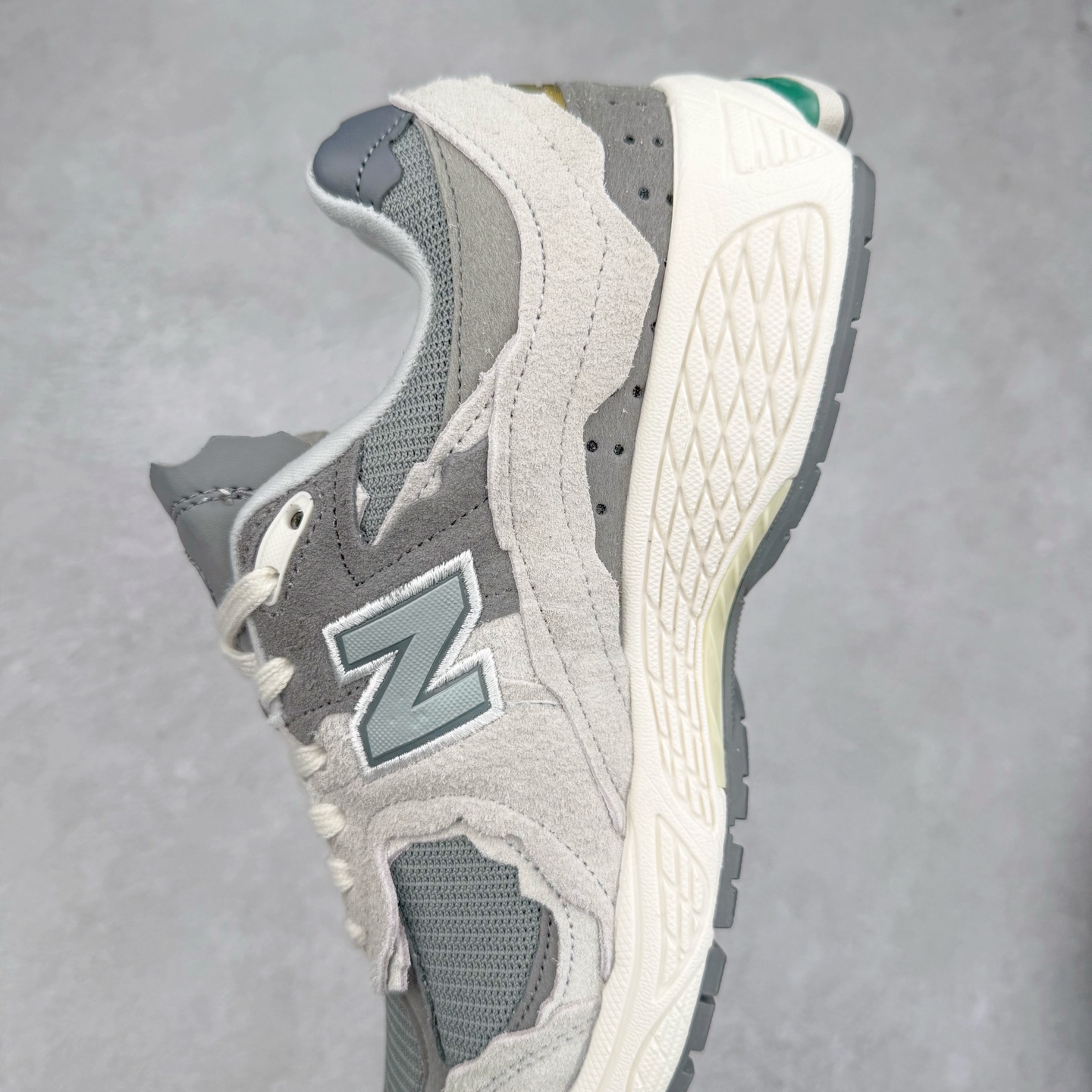 图片[7]-＃特价福利 New Balance NB2002系列 男女休闲慢跑鞋 必备的时髦单品之一 最新出的2002R系列 这款延续了经典科技 升级版N-ERGY缓震物料机能与材质上脚太舒适了 鞋面的柔软麂皮搭配尼龙网布 特别透气而且还复古感 不管是搭配牛仔裤还工装裤都是百搭！小红书众多博主上脚推荐！实拍调校N版已经零色差零失真 百分百还原实物色彩所见即所得 不存在货不对板色差等低级问题 选购参考实物拍摄 不混卖不参货 只用心做好货严格选品 承诺混一赔十 尺码：36 36.5 37 37.5 38 38.5 39.5 40 40.5 41.5 42 42.5 43 44 45-选品中心