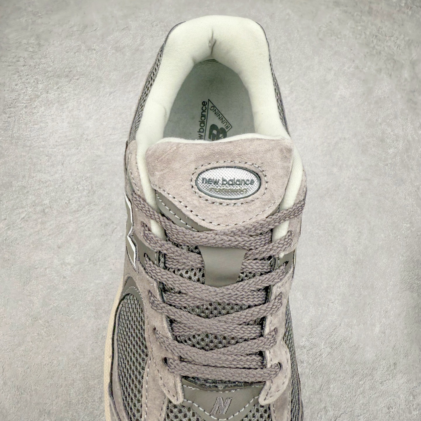 图片[5]-＃特价福利 New Balance NB2002系列 男女休闲慢跑鞋 必备的时髦单品之一 最新出的2002R系列 这款延续了经典科技 升级版N-ERGY缓震物料机能与材质上脚太舒适了 鞋面的柔软麂皮搭配尼龙网布 特别透气而且还复古感 不管是搭配牛仔裤还工装裤都是百搭！小红书众多博主上脚推荐！实拍调校N版已经零色差零失真 百分百还原实物色彩所见即所得 不存在货不对板色差等低级问题 选购参考实物拍摄 不混卖不参货 只用心做好货严格选品 承诺混一赔十 尺码：36 36.5 37 37.5 38 38.5 39.5 40 40.5 41.5 42 42.5 43 44 45-选品中心