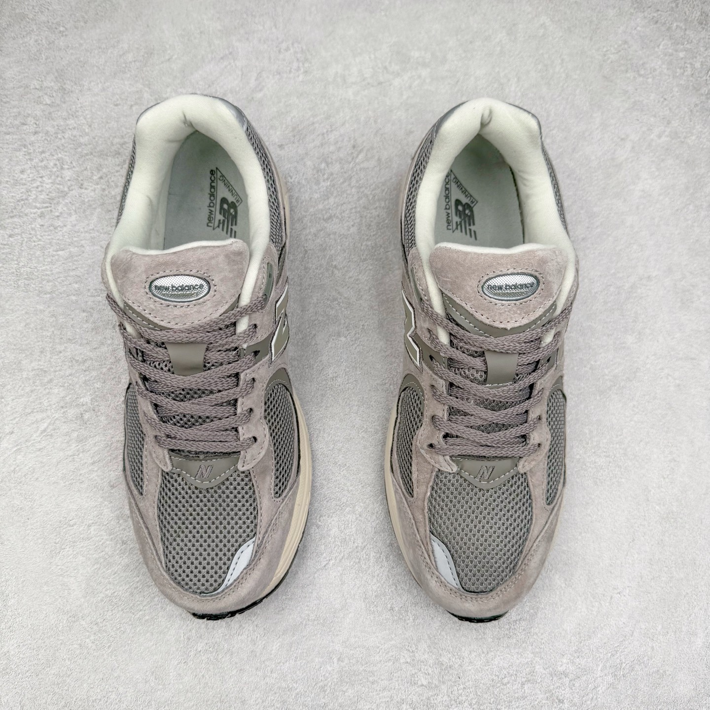 图片[2]-＃特价福利 New Balance NB2002系列 男女休闲慢跑鞋 必备的时髦单品之一 最新出的2002R系列 这款延续了经典科技 升级版N-ERGY缓震物料机能与材质上脚太舒适了 鞋面的柔软麂皮搭配尼龙网布 特别透气而且还复古感 不管是搭配牛仔裤还工装裤都是百搭！小红书众多博主上脚推荐！实拍调校N版已经零色差零失真 百分百还原实物色彩所见即所得 不存在货不对板色差等低级问题 选购参考实物拍摄 不混卖不参货 只用心做好货严格选品 承诺混一赔十 尺码：36 36.5 37 37.5 38 38.5 39.5 40 40.5 41.5 42 42.5 43 44 45-选品中心