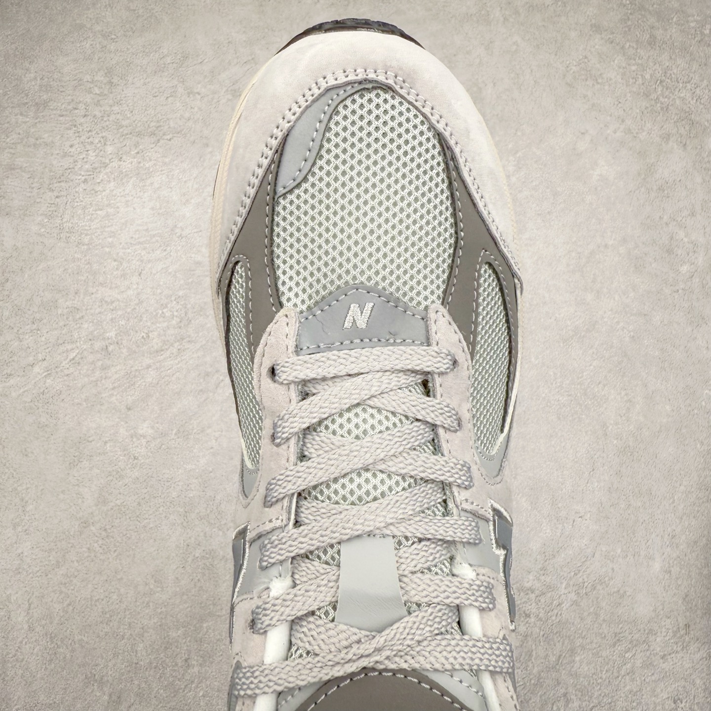 图片[4]-＃特价福利 New Balance NB2002系列 男女休闲慢跑鞋 必备的时髦单品之一 最新出的2002R系列 这款延续了经典科技 升级版N-ERGY缓震物料机能与材质上脚太舒适了 鞋面的柔软麂皮搭配尼龙网布 特别透气而且还复古感 不管是搭配牛仔裤还工装裤都是百搭！小红书众多博主上脚推荐！实拍调校N版已经零色差零失真 百分百还原实物色彩所见即所得 不存在货不对板色差等低级问题 选购参考实物拍摄 不混卖不参货 只用心做好货严格选品 承诺混一赔十 尺码：36 36.5 37 37.5 38 38.5 39.5 40 40.5 41.5 42 42.5 43 44 45-选品中心