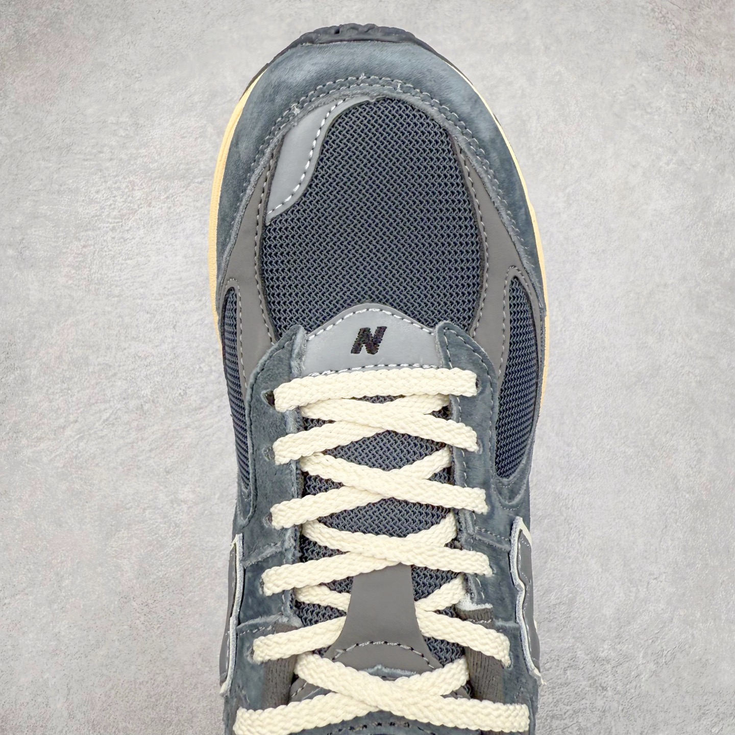 图片[4]-＃特价福利 New Balance NB2002系列 男女休闲慢跑鞋 必备的时髦单品之一 最新出的2002R系列 这款延续了经典科技 升级版N-ERGY缓震物料机能与材质上脚太舒适了 鞋面的柔软麂皮搭配尼龙网布 特别透气而且还复古感 不管是搭配牛仔裤还工装裤都是百搭！小红书众多博主上脚推荐！实拍调校N版已经零色差零失真 百分百还原实物色彩所见即所得 不存在货不对板色差等低级问题 选购参考实物拍摄 不混卖不参货 只用心做好货严格选品 承诺混一赔十 尺码：36 36.5 37 37.5 38 38.5 39.5 40 40.5 41.5 42 42.5 43 44 45-选品中心