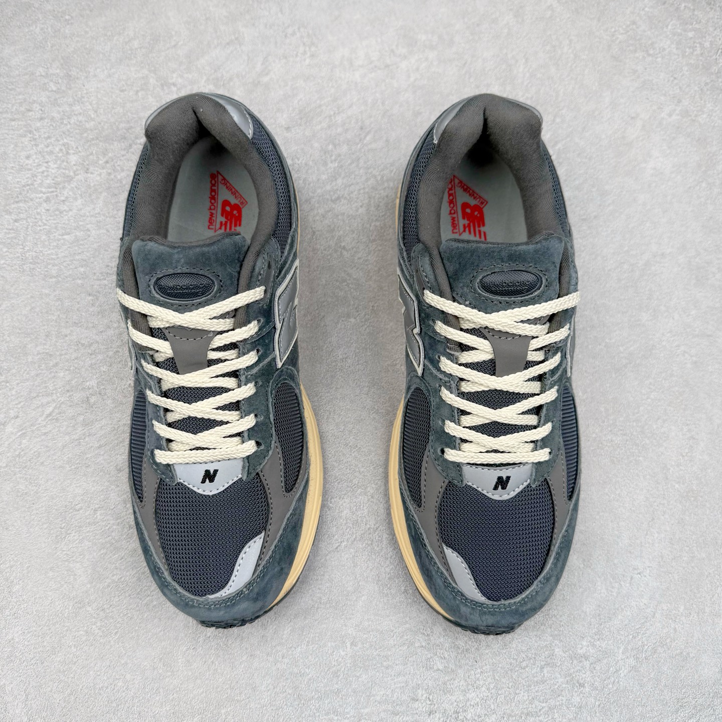 图片[2]-＃特价福利 New Balance NB2002系列 男女休闲慢跑鞋 必备的时髦单品之一 最新出的2002R系列 这款延续了经典科技 升级版N-ERGY缓震物料机能与材质上脚太舒适了 鞋面的柔软麂皮搭配尼龙网布 特别透气而且还复古感 不管是搭配牛仔裤还工装裤都是百搭！小红书众多博主上脚推荐！实拍调校N版已经零色差零失真 百分百还原实物色彩所见即所得 不存在货不对板色差等低级问题 选购参考实物拍摄 不混卖不参货 只用心做好货严格选品 承诺混一赔十 尺码：36 36.5 37 37.5 38 38.5 39.5 40 40.5 41.5 42 42.5 43 44 45-选品中心