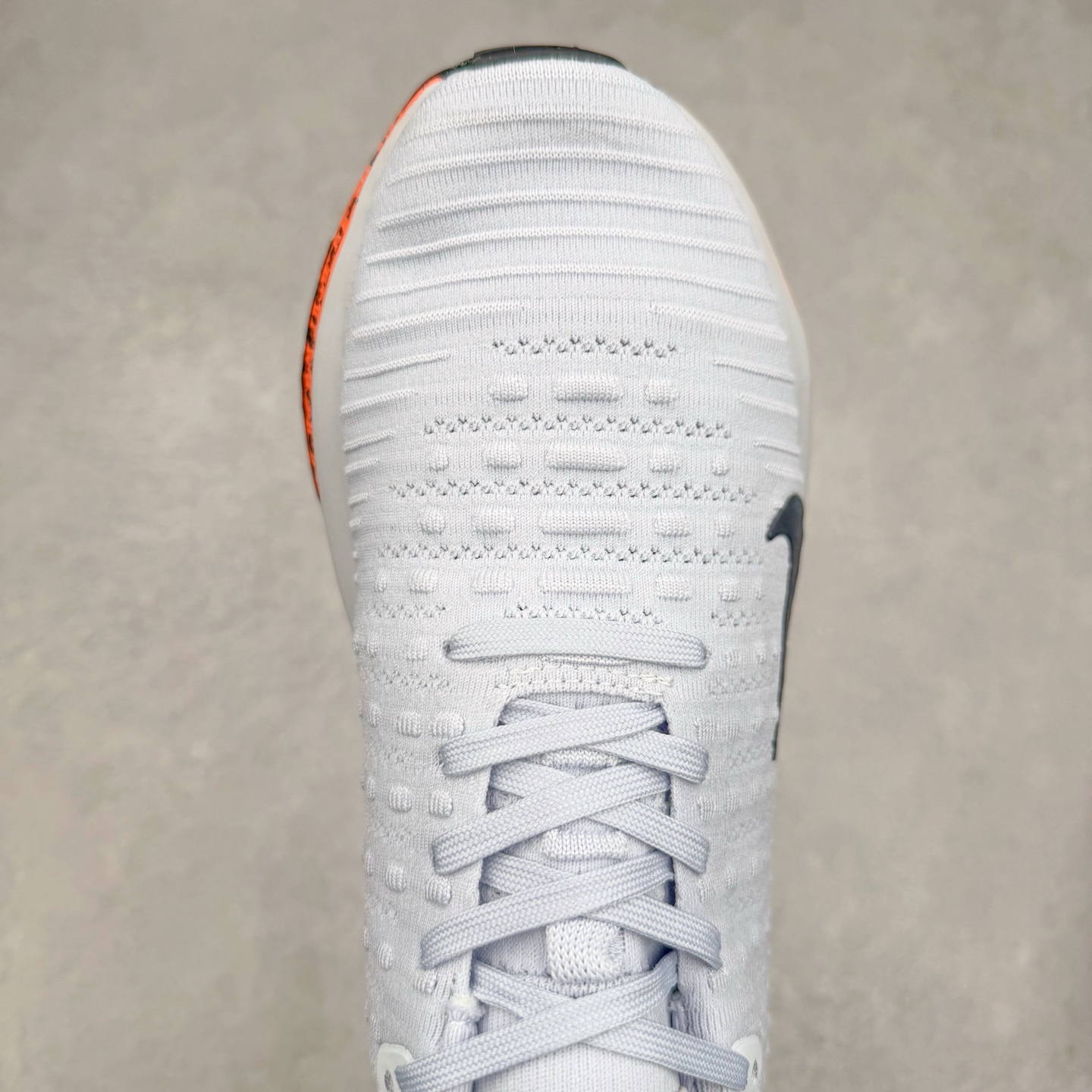 图片[4]-＃福利特价 NK ZoomX Invincible Run Flyknit FK4 不可战胜4代系列轻量飞织低帮休闲运动慢跑鞋 此鞋专为短跑运动员而生 是为 5 至 10 公里距离的赛事和训练打造 整体设计采用流线型的轻质工程网眼材质构成鞋面 并与其他 Running 旗舰鞋款同样搭载全脚掌 ZoomX 缓冲中底 搭配 Pebax 物料与橡胶外底 ZoomX StreakFly 首发配色以Prototype呈现 其灵感是来自开发期间的磨损测试 透过编号的标记与内侧的预期跑步距离突出研发过程 尺码：36 36.5 37.5 38 38.5 39 40 40.5 41 42 42.5 43 44 44.5 45-选品中心