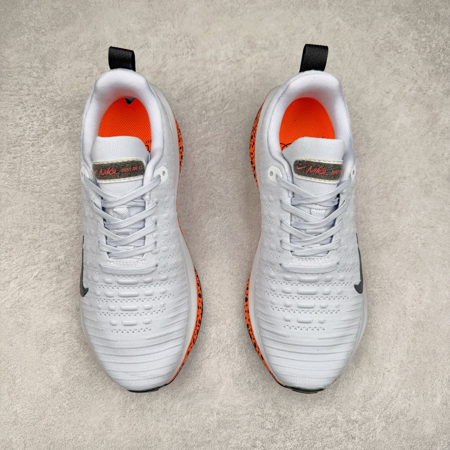 图片[2]-＃福利特价 NK ZoomX Invincible Run Flyknit FK4 不可战胜4代系列轻量飞织低帮休闲运动慢跑鞋 此鞋专为短跑运动员而生 是为 5 至 10 公里距离的赛事和训练打造 整体设计采用流线型的轻质工程网眼材质构成鞋面 并与其他 Running 旗舰鞋款同样搭载全脚掌 ZoomX 缓冲中底 搭配 Pebax 物料与橡胶外底 ZoomX StreakFly 首发配色以Prototype呈现 其灵感是来自开发期间的磨损测试 透过编号的标记与内侧的预期跑步距离突出研发过程 尺码：36 36.5 37.5 38 38.5 39 40 40.5 41 42 42.5 43 44 44.5 45-选品中心