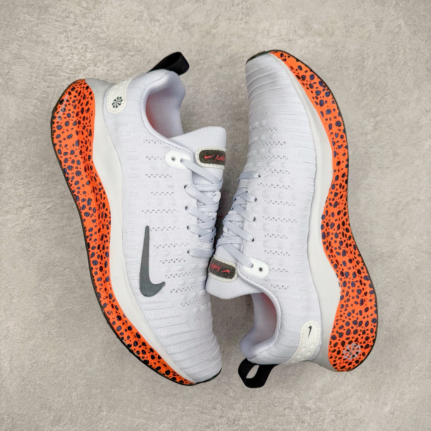 图片[3]-＃福利特价 NK ZoomX Invincible Run Flyknit FK4 不可战胜4代系列轻量飞织低帮休闲运动慢跑鞋 此鞋专为短跑运动员而生 是为 5 至 10 公里距离的赛事和训练打造 整体设计采用流线型的轻质工程网眼材质构成鞋面 并与其他 Running 旗舰鞋款同样搭载全脚掌 ZoomX 缓冲中底 搭配 Pebax 物料与橡胶外底 ZoomX StreakFly 首发配色以Prototype呈现 其灵感是来自开发期间的磨损测试 透过编号的标记与内侧的预期跑步距离突出研发过程 尺码：36 36.5 37.5 38 38.5 39 40 40.5 41 42 42.5 43 44 44.5 45-选品中心