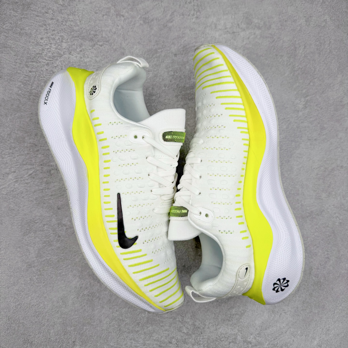 图片[3]-＃福利特价 NK ZoomX Invincible Run Flyknit FK4 不可战胜4代系列轻量飞织低帮休闲运动慢跑鞋 此鞋专为短跑运动员而生 是为 5 至 10 公里距离的赛事和训练打造 整体设计采用流线型的轻质工程网眼材质构成鞋面 并与其他 Running 旗舰鞋款同样搭载全脚掌 ZoomX 缓冲中底 搭配 Pebax 物料与橡胶外底 ZoomX StreakFly 首发配色以Prototype呈现 其灵感是来自开发期间的磨损测试 透过编号的标记与内侧的预期跑步距离突出研发过程 尺码：36 36.5 37.5 38 38.5 39 40 40.5 41 42 42.5 43 44 44.5 45-选品中心