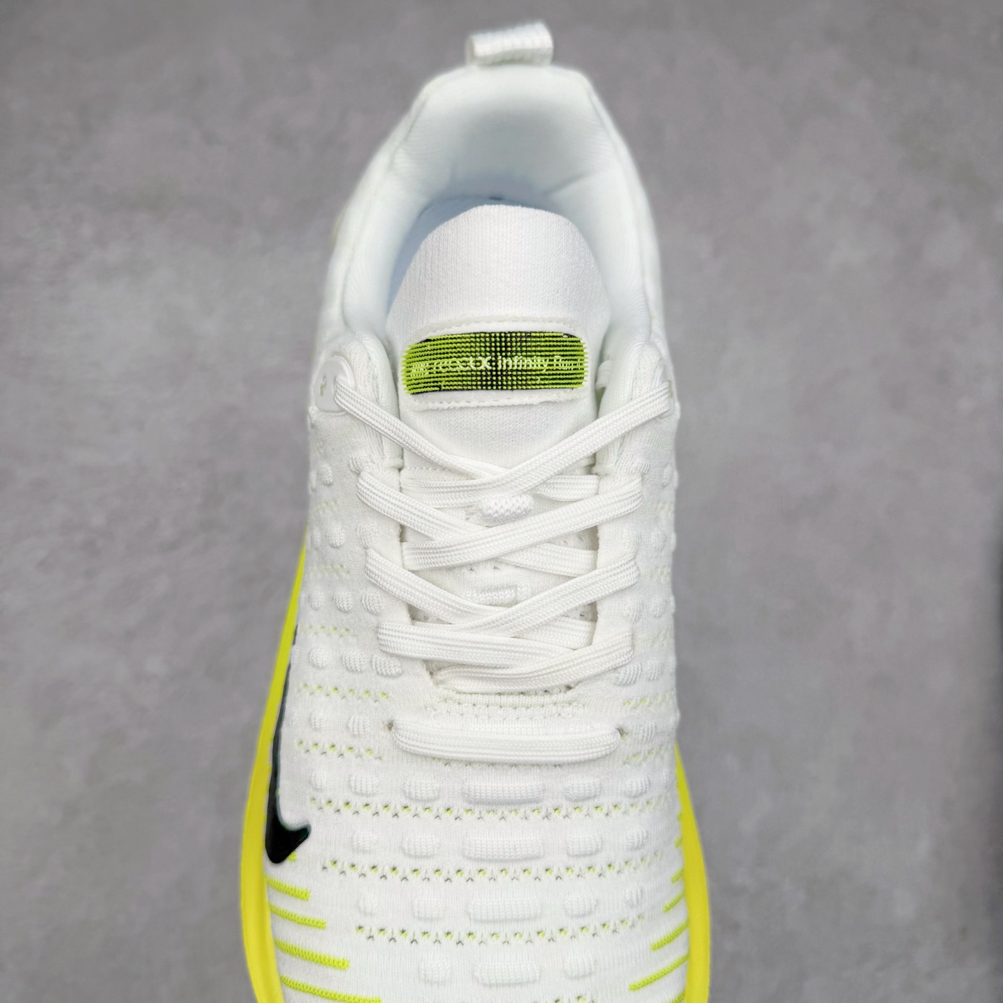 图片[5]-＃福利特价 NK ZoomX Invincible Run Flyknit FK4 不可战胜4代系列轻量飞织低帮休闲运动慢跑鞋 此鞋专为短跑运动员而生 是为 5 至 10 公里距离的赛事和训练打造 整体设计采用流线型的轻质工程网眼材质构成鞋面 并与其他 Running 旗舰鞋款同样搭载全脚掌 ZoomX 缓冲中底 搭配 Pebax 物料与橡胶外底 ZoomX StreakFly 首发配色以Prototype呈现 其灵感是来自开发期间的磨损测试 透过编号的标记与内侧的预期跑步距离突出研发过程 尺码：36 36.5 37.5 38 38.5 39 40 40.5 41 42 42.5 43 44 44.5 45-选品中心