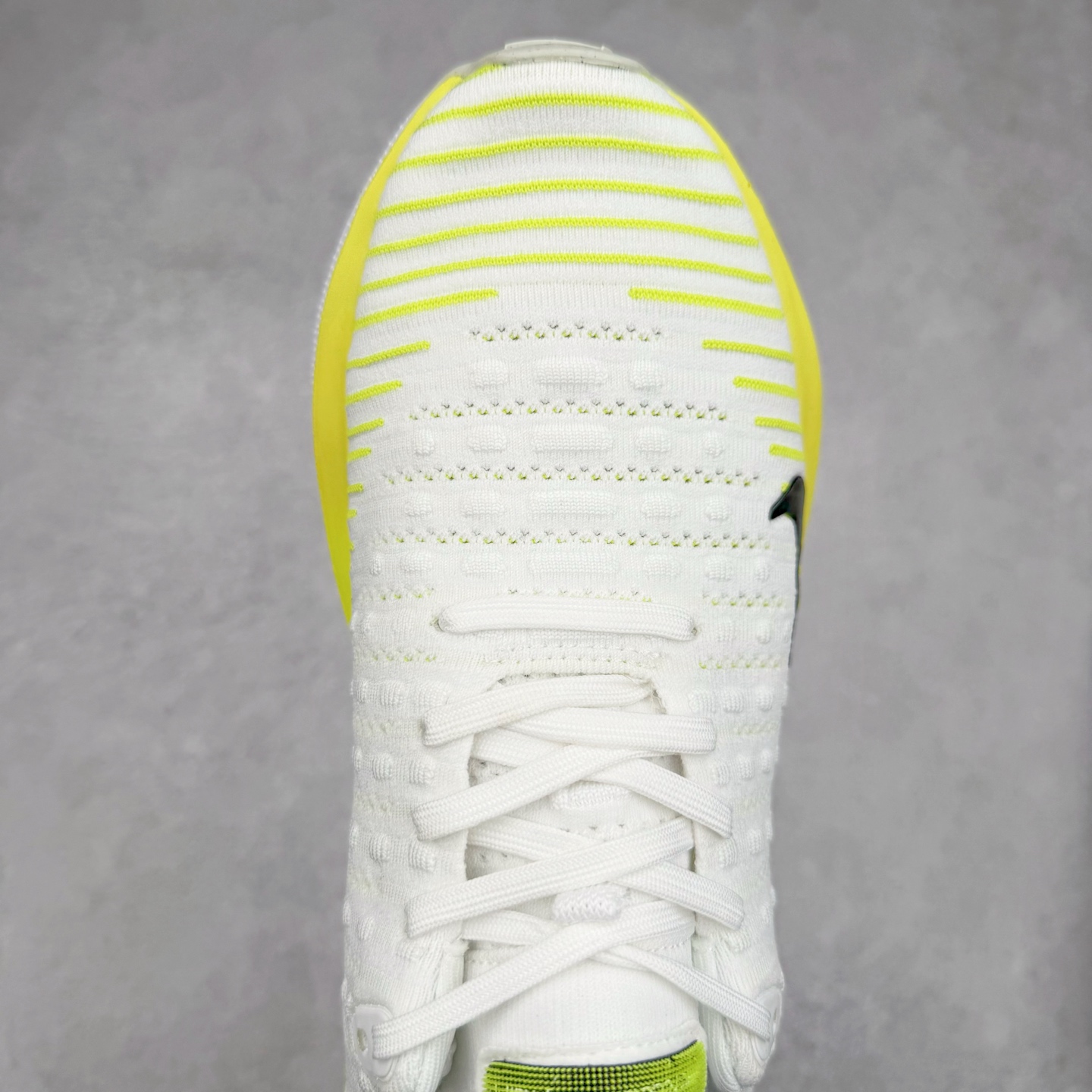 图片[4]-＃福利特价 NK ZoomX Invincible Run Flyknit FK4 不可战胜4代系列轻量飞织低帮休闲运动慢跑鞋 此鞋专为短跑运动员而生 是为 5 至 10 公里距离的赛事和训练打造 整体设计采用流线型的轻质工程网眼材质构成鞋面 并与其他 Running 旗舰鞋款同样搭载全脚掌 ZoomX 缓冲中底 搭配 Pebax 物料与橡胶外底 ZoomX StreakFly 首发配色以Prototype呈现 其灵感是来自开发期间的磨损测试 透过编号的标记与内侧的预期跑步距离突出研发过程 尺码：36 36.5 37.5 38 38.5 39 40 40.5 41 42 42.5 43 44 44.5 45-选品中心