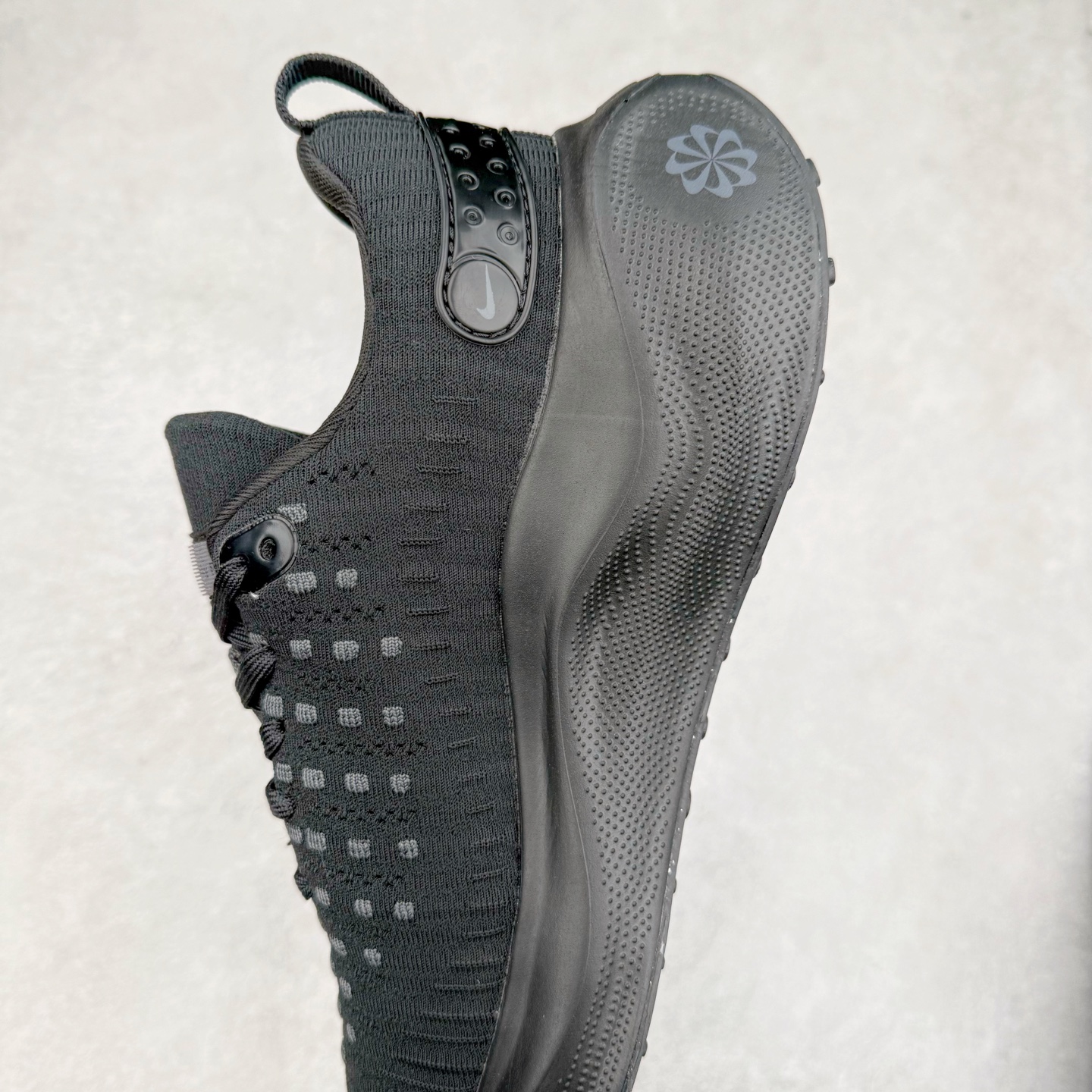 图片[7]-＃福利特价 NK ZoomX Invincible Run Flyknit FK4 不可战胜4代系列轻量飞织低帮休闲运动慢跑鞋 此鞋专为短跑运动员而生 是为 5 至 10 公里距离的赛事和训练打造 整体设计采用流线型的轻质工程网眼材质构成鞋面 并与其他 Running 旗舰鞋款同样搭载全脚掌 ZoomX 缓冲中底 搭配 Pebax 物料与橡胶外底 ZoomX StreakFly 首发配色以Prototype呈现 其灵感是来自开发期间的磨损测试 透过编号的标记与内侧的预期跑步距离突出研发过程 尺码：36 36.5 37.5 38 38.5 39 40 40.5 41 42 42.5 43 44 44.5 45-选品中心