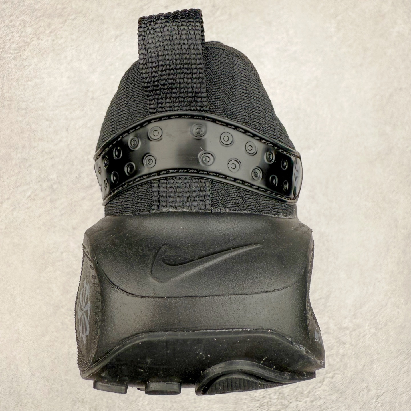 图片[8]-＃福利特价 NK ZoomX Invincible Run Flyknit FK4 不可战胜4代系列轻量飞织低帮休闲运动慢跑鞋 此鞋专为短跑运动员而生 是为 5 至 10 公里距离的赛事和训练打造 整体设计采用流线型的轻质工程网眼材质构成鞋面 并与其他 Running 旗舰鞋款同样搭载全脚掌 ZoomX 缓冲中底 搭配 Pebax 物料与橡胶外底 ZoomX StreakFly 首发配色以Prototype呈现 其灵感是来自开发期间的磨损测试 透过编号的标记与内侧的预期跑步距离突出研发过程 尺码：36 36.5 37.5 38 38.5 39 40 40.5 41 42 42.5 43 44 44.5 45-选品中心