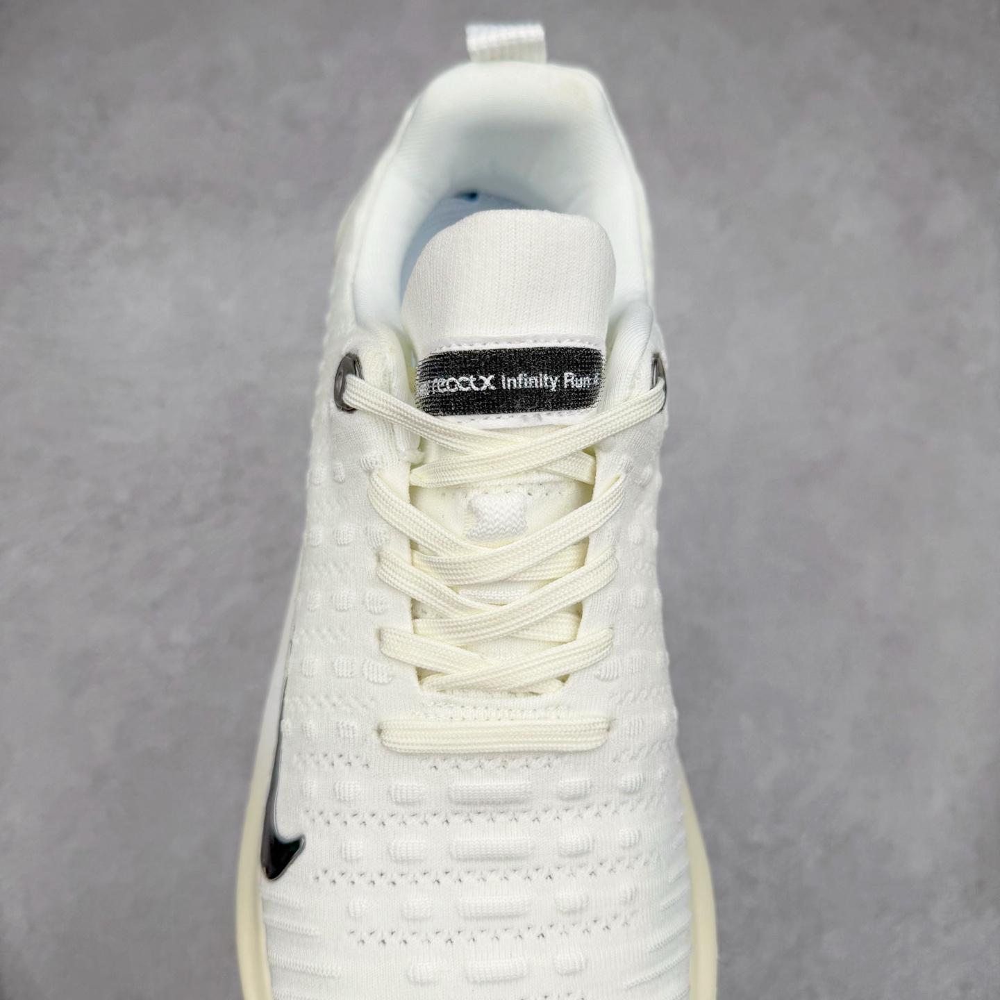 图片[5]-＃福利特价 NK ZoomX Invincible Run Flyknit FK4 不可战胜4代系列轻量飞织低帮休闲运动慢跑鞋 此鞋专为短跑运动员而生 是为 5 至 10 公里距离的赛事和训练打造 整体设计采用流线型的轻质工程网眼材质构成鞋面 并与其他 Running 旗舰鞋款同样搭载全脚掌 ZoomX 缓冲中底 搭配 Pebax 物料与橡胶外底 ZoomX StreakFly 首发配色以Prototype呈现 其灵感是来自开发期间的磨损测试 透过编号的标记与内侧的预期跑步距离突出研发过程 尺码：36 36.5 37.5 38 38.5 39 40 40.5 41 42 42.5 43 44 44.5 45-选品中心