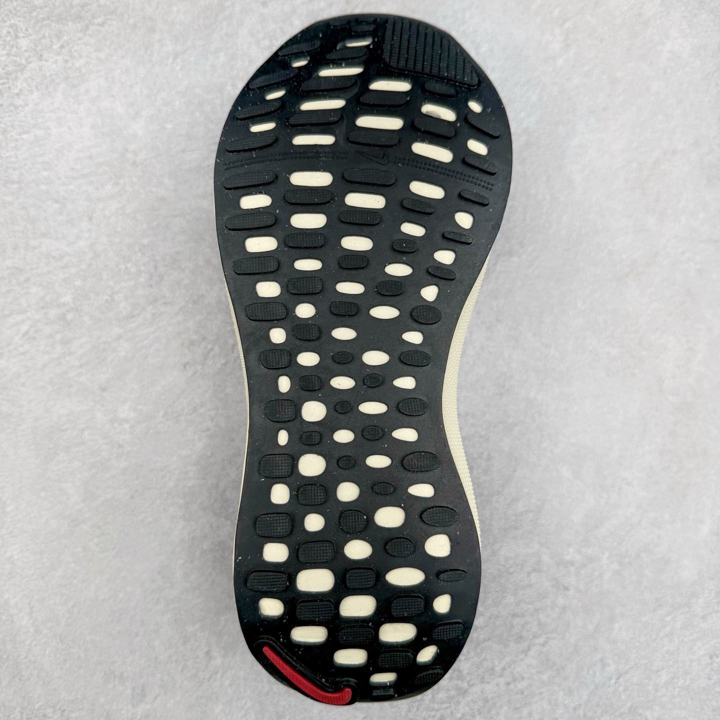 图片[9]-＃福利特价 NK ZoomX Invincible Run Flyknit FK4 不可战胜4代系列轻量飞织低帮休闲运动慢跑鞋 此鞋专为短跑运动员而生 是为 5 至 10 公里距离的赛事和训练打造 整体设计采用流线型的轻质工程网眼材质构成鞋面 并与其他 Running 旗舰鞋款同样搭载全脚掌 ZoomX 缓冲中底 搭配 Pebax 物料与橡胶外底 ZoomX StreakFly 首发配色以Prototype呈现 其灵感是来自开发期间的磨损测试 透过编号的标记与内侧的预期跑步距离突出研发过程 尺码：36 36.5 37.5 38 38.5 39 40 40.5 41 42 42.5 43 44 44.5 45-选品中心