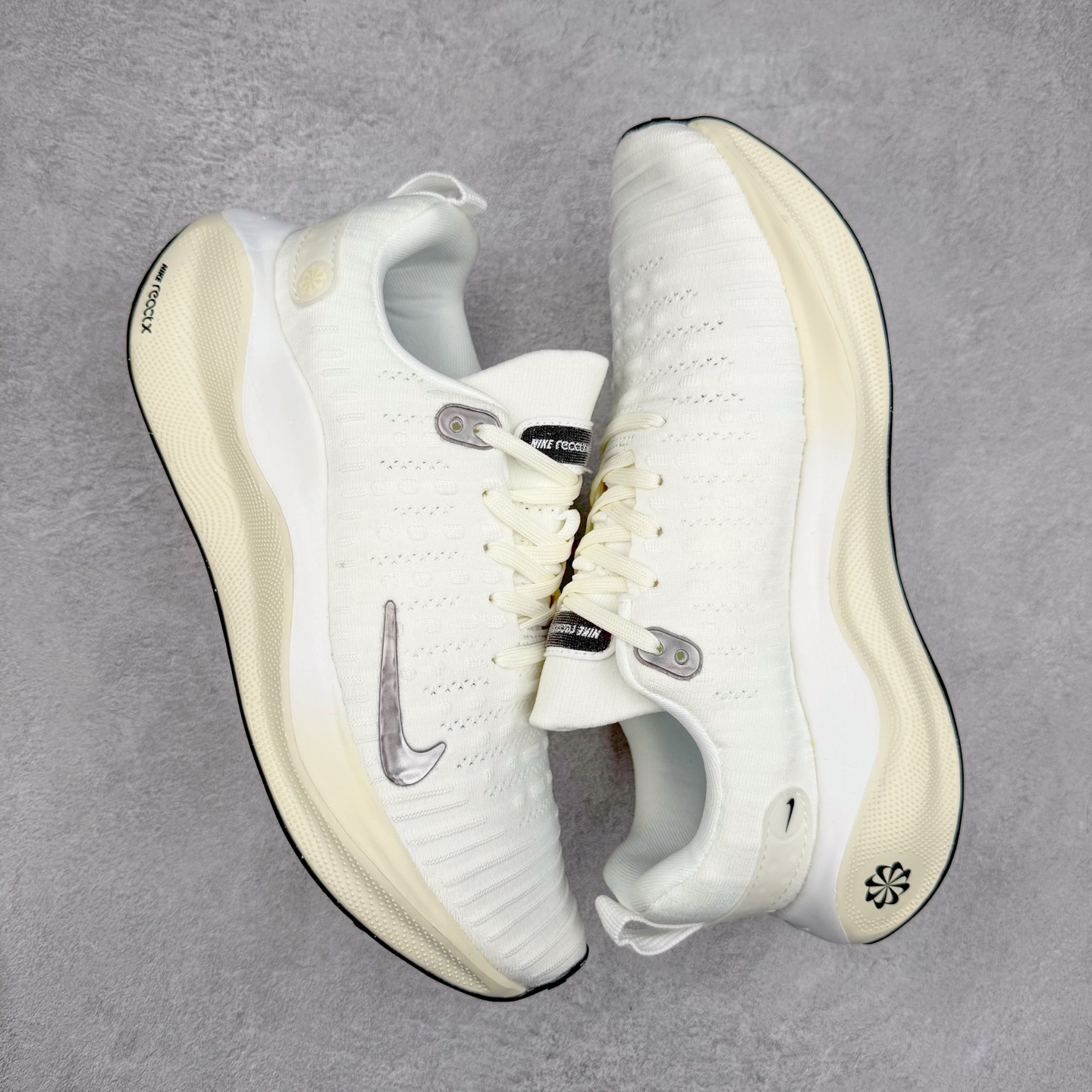 图片[3]-＃福利特价 NK ZoomX Invincible Run Flyknit FK4 不可战胜4代系列轻量飞织低帮休闲运动慢跑鞋 此鞋专为短跑运动员而生 是为 5 至 10 公里距离的赛事和训练打造 整体设计采用流线型的轻质工程网眼材质构成鞋面 并与其他 Running 旗舰鞋款同样搭载全脚掌 ZoomX 缓冲中底 搭配 Pebax 物料与橡胶外底 ZoomX StreakFly 首发配色以Prototype呈现 其灵感是来自开发期间的磨损测试 透过编号的标记与内侧的预期跑步距离突出研发过程 尺码：36 36.5 37.5 38 38.5 39 40 40.5 41 42 42.5 43 44 44.5 45-选品中心