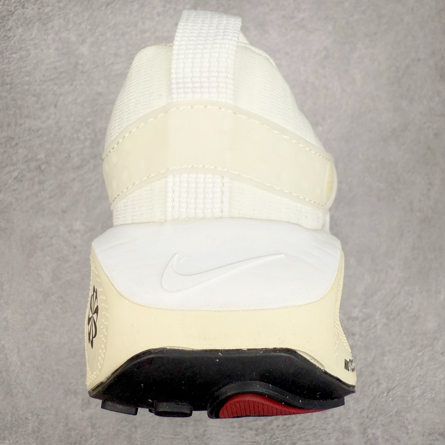 图片[8]-＃福利特价 NK ZoomX Invincible Run Flyknit FK4 不可战胜4代系列轻量飞织低帮休闲运动慢跑鞋 此鞋专为短跑运动员而生 是为 5 至 10 公里距离的赛事和训练打造 整体设计采用流线型的轻质工程网眼材质构成鞋面 并与其他 Running 旗舰鞋款同样搭载全脚掌 ZoomX 缓冲中底 搭配 Pebax 物料与橡胶外底 ZoomX StreakFly 首发配色以Prototype呈现 其灵感是来自开发期间的磨损测试 透过编号的标记与内侧的预期跑步距离突出研发过程 尺码：36 36.5 37.5 38 38.5 39 40 40.5 41 42 42.5 43 44 44.5 45-选品中心